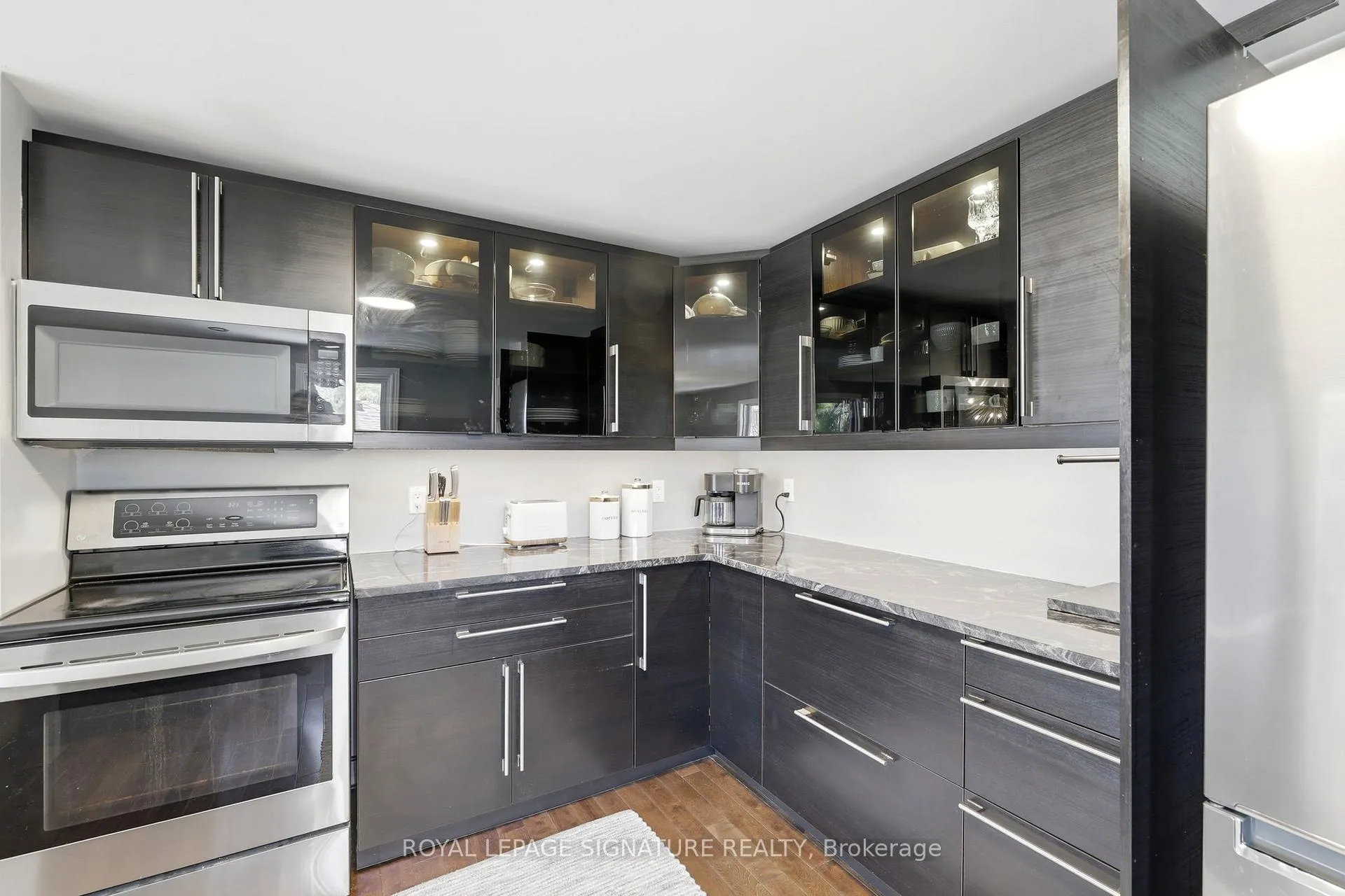 Photo 17 of 1114 Lakeshore Road, Sarnia — HOMEH