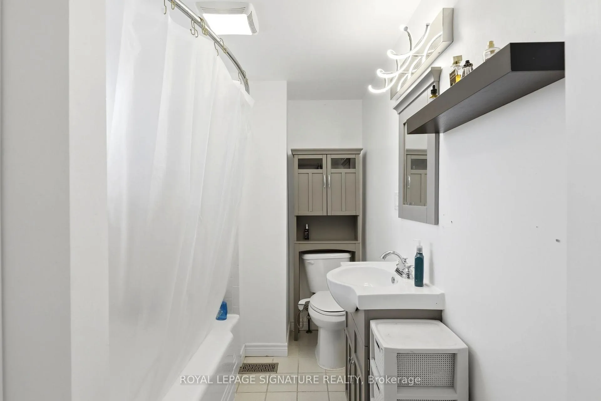 Photo 21 of 1114 Lakeshore Road, Sarnia — HOMEH