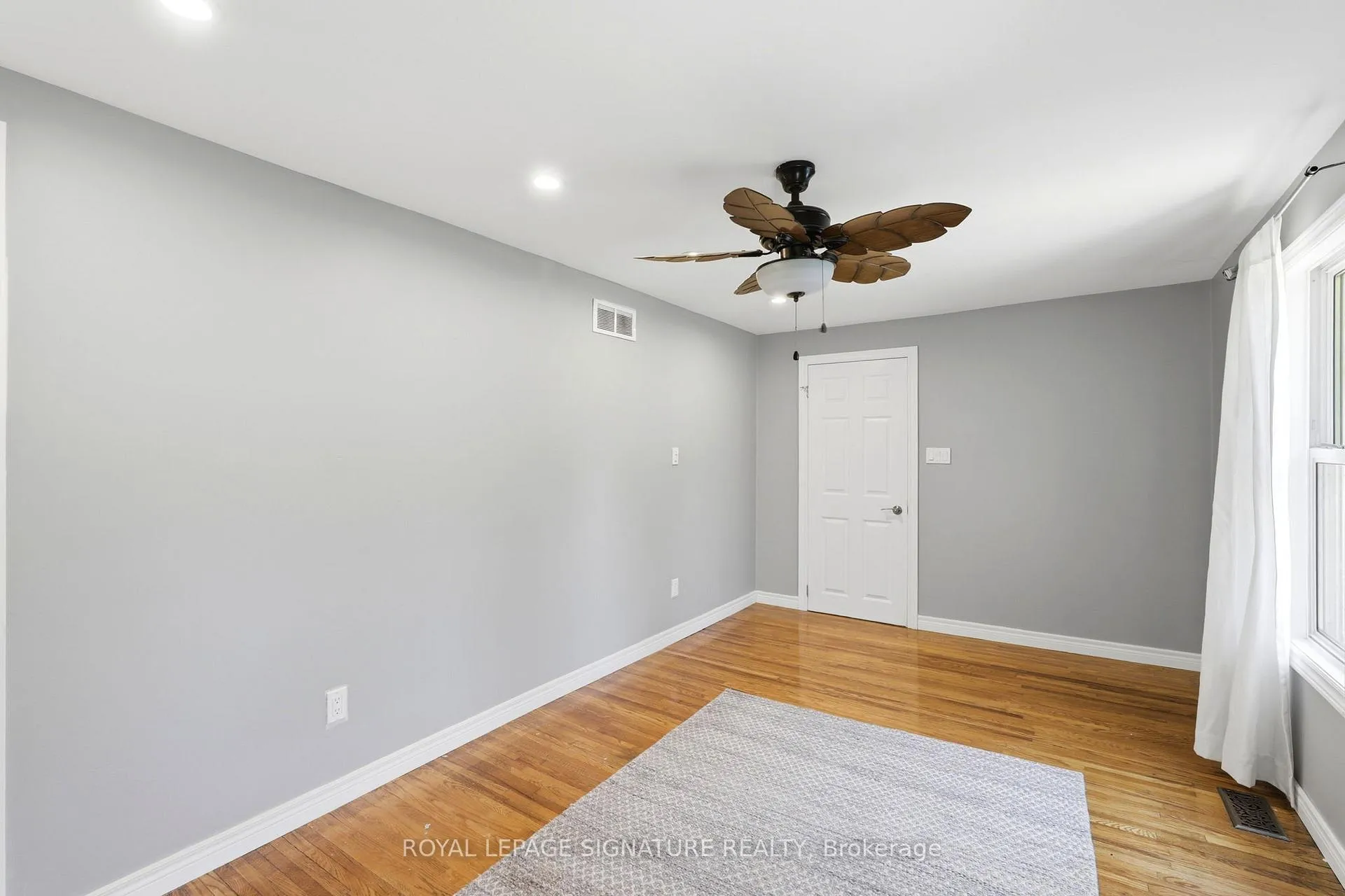 Photo 25 of 1114 Lakeshore Road, Sarnia — HOMEH