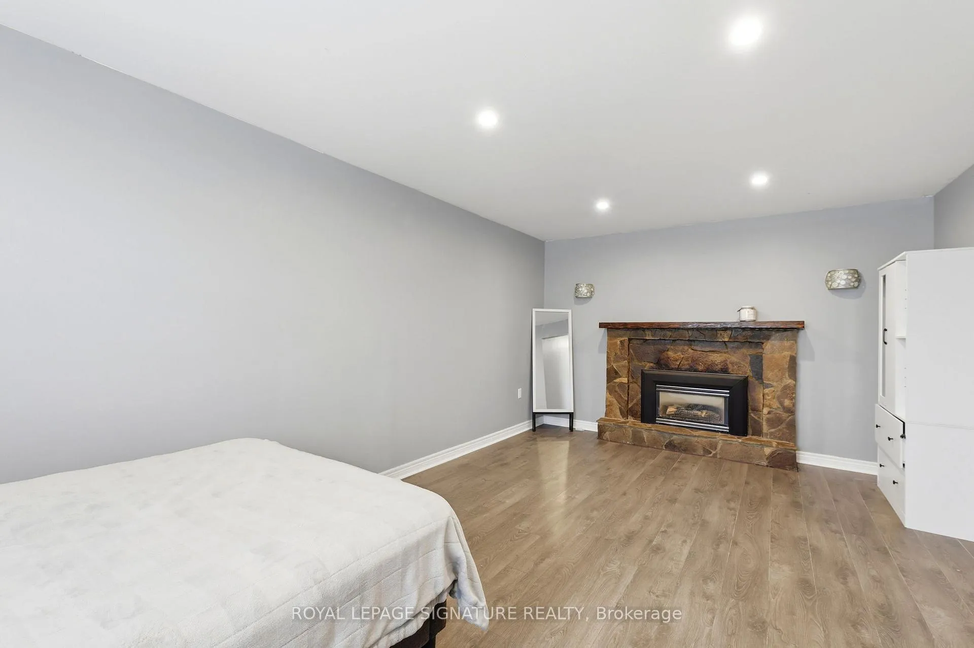 Photo 29 of 1114 Lakeshore Road, Sarnia — HOMEH