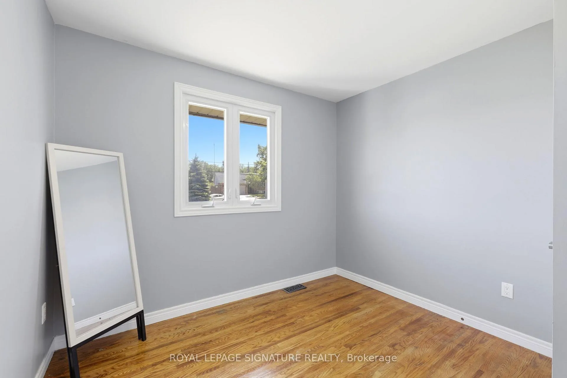 Photo 30 of 1114 Lakeshore Road, Sarnia — HOMEH