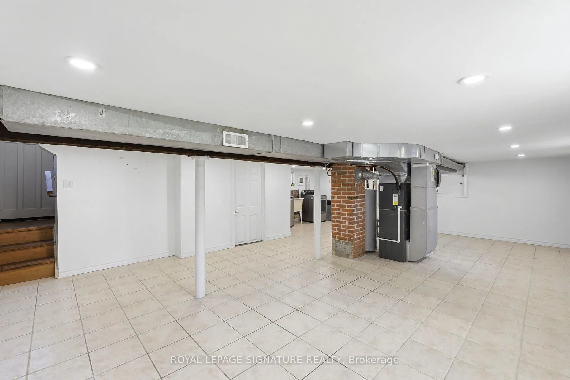 Photo 31 of 1114 Lakeshore Road, Sarnia — HOMEH