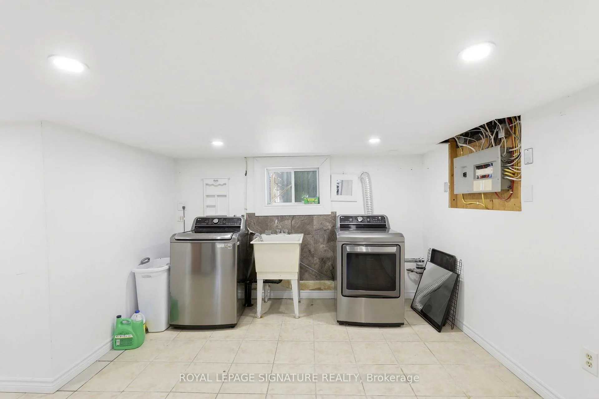Photo 34 of 1114 Lakeshore Road, Sarnia — HOMEH