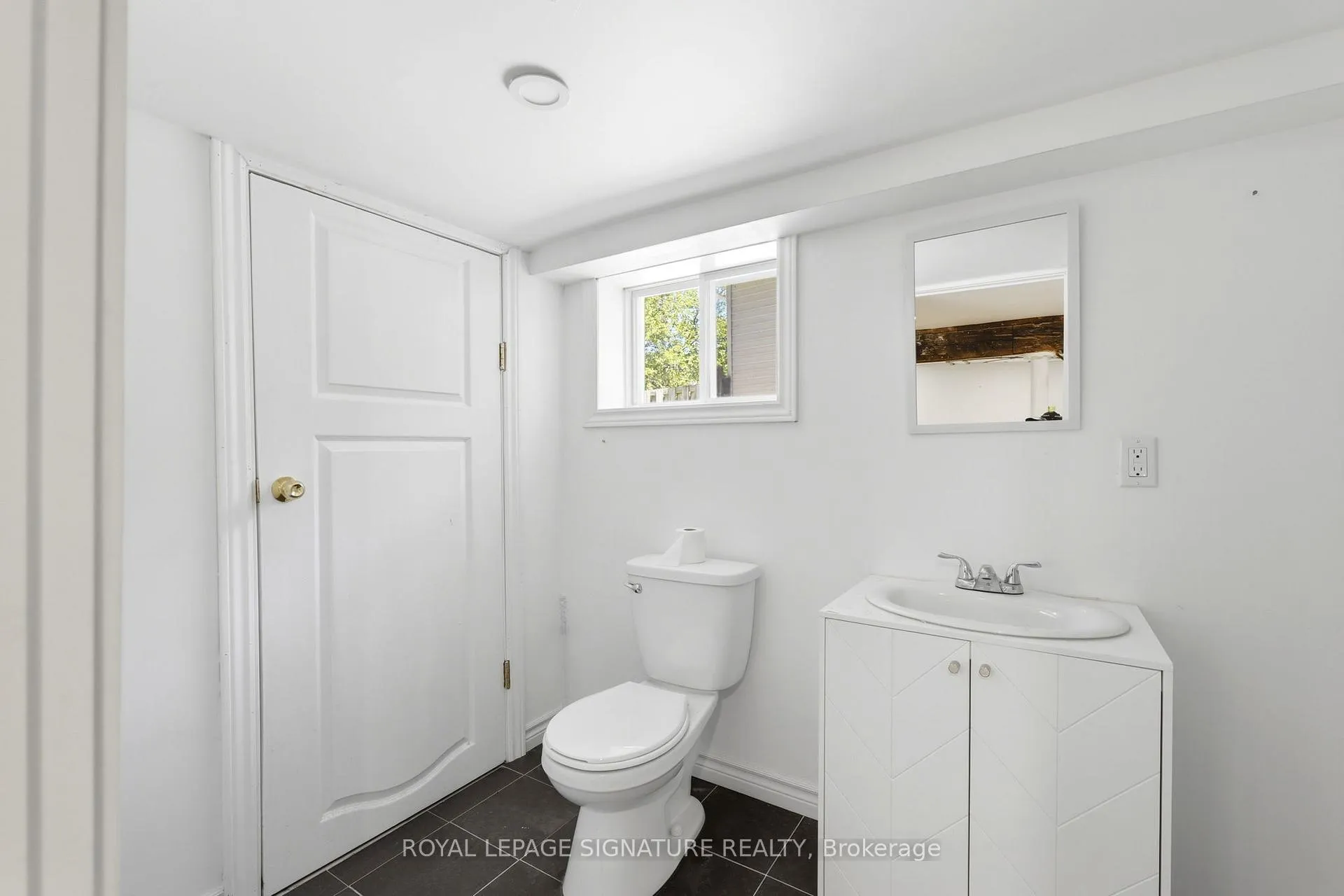 Photo 35 of 1114 Lakeshore Road, Sarnia — HOMEH