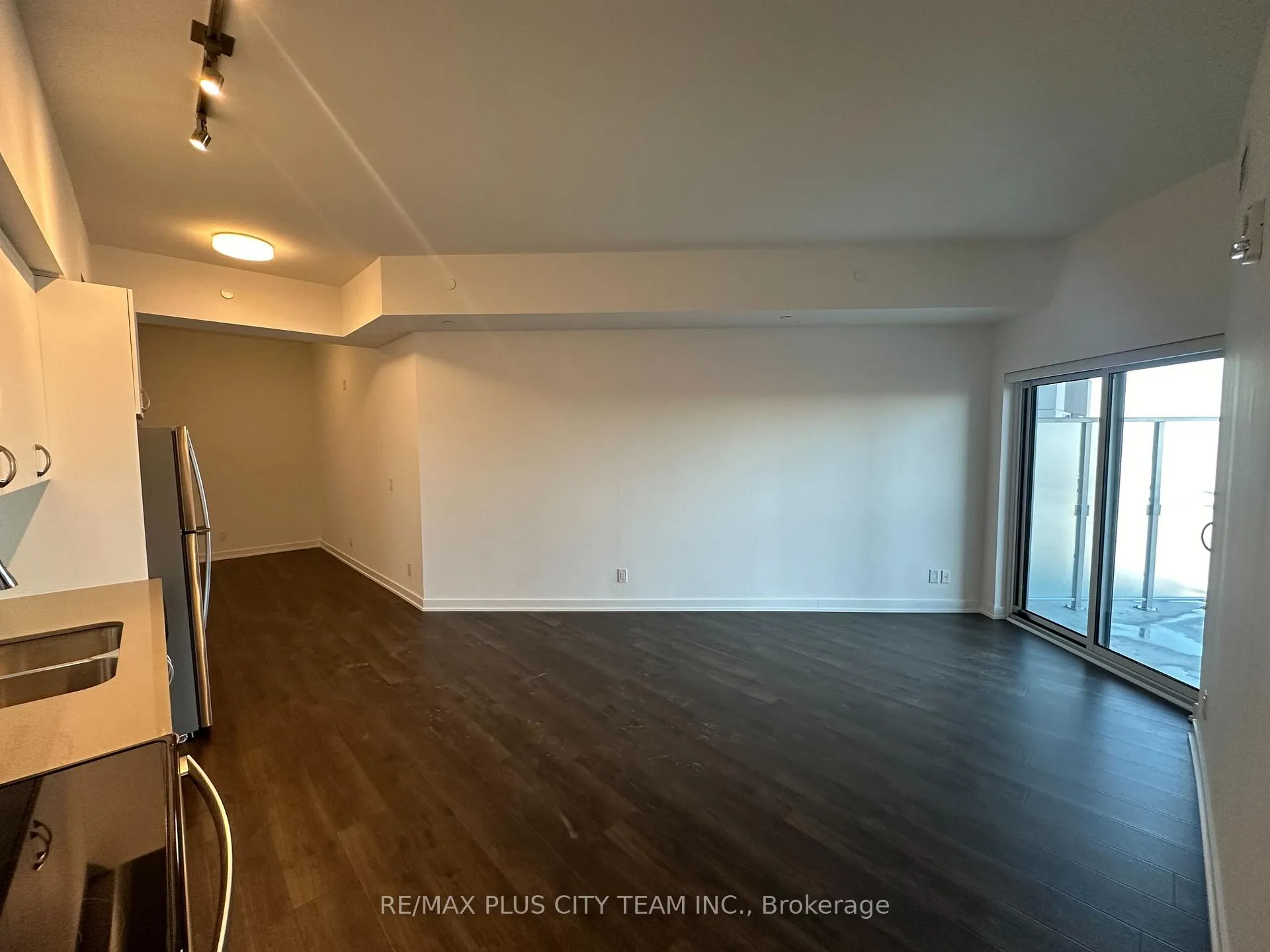 Photo 3 of Unit 1108, 56 Lakeside Terrace, Barrie, Little Lake — HOMEH