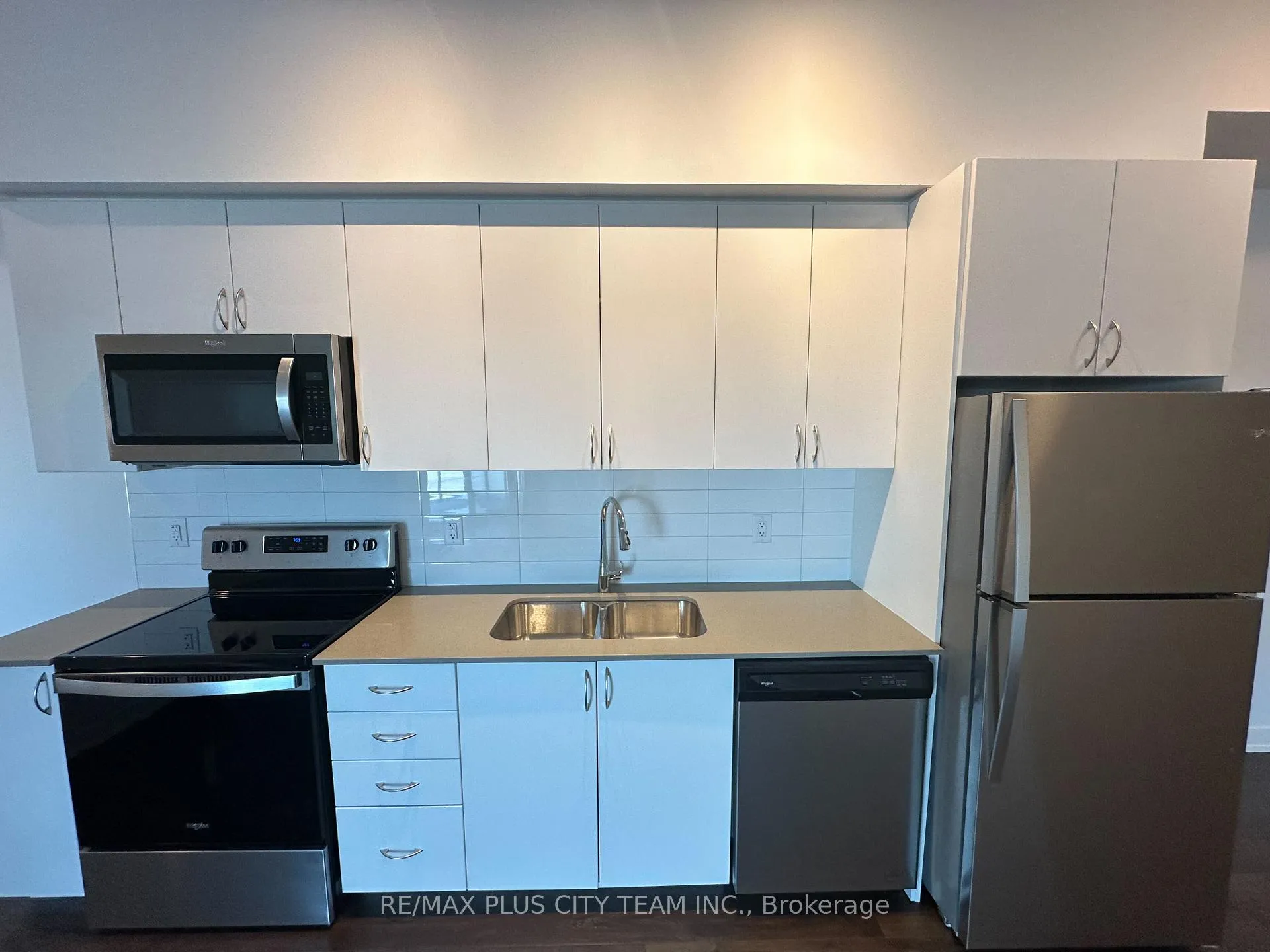 Photo 5 of Unit 1108, 56 Lakeside Terrace, Barrie, Little Lake — HOMEH