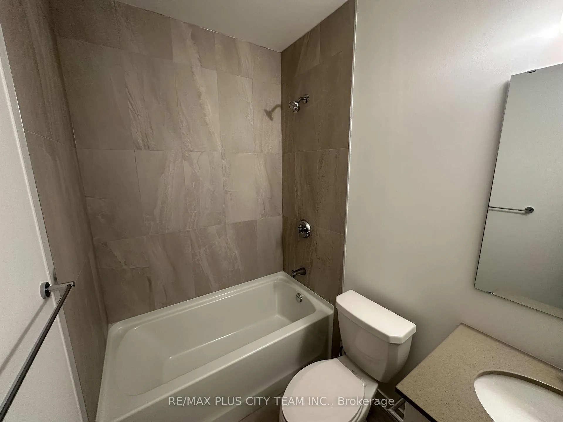 Photo 10 of Unit 1108, 56 Lakeside Terrace, Barrie, Little Lake — HOMEH
