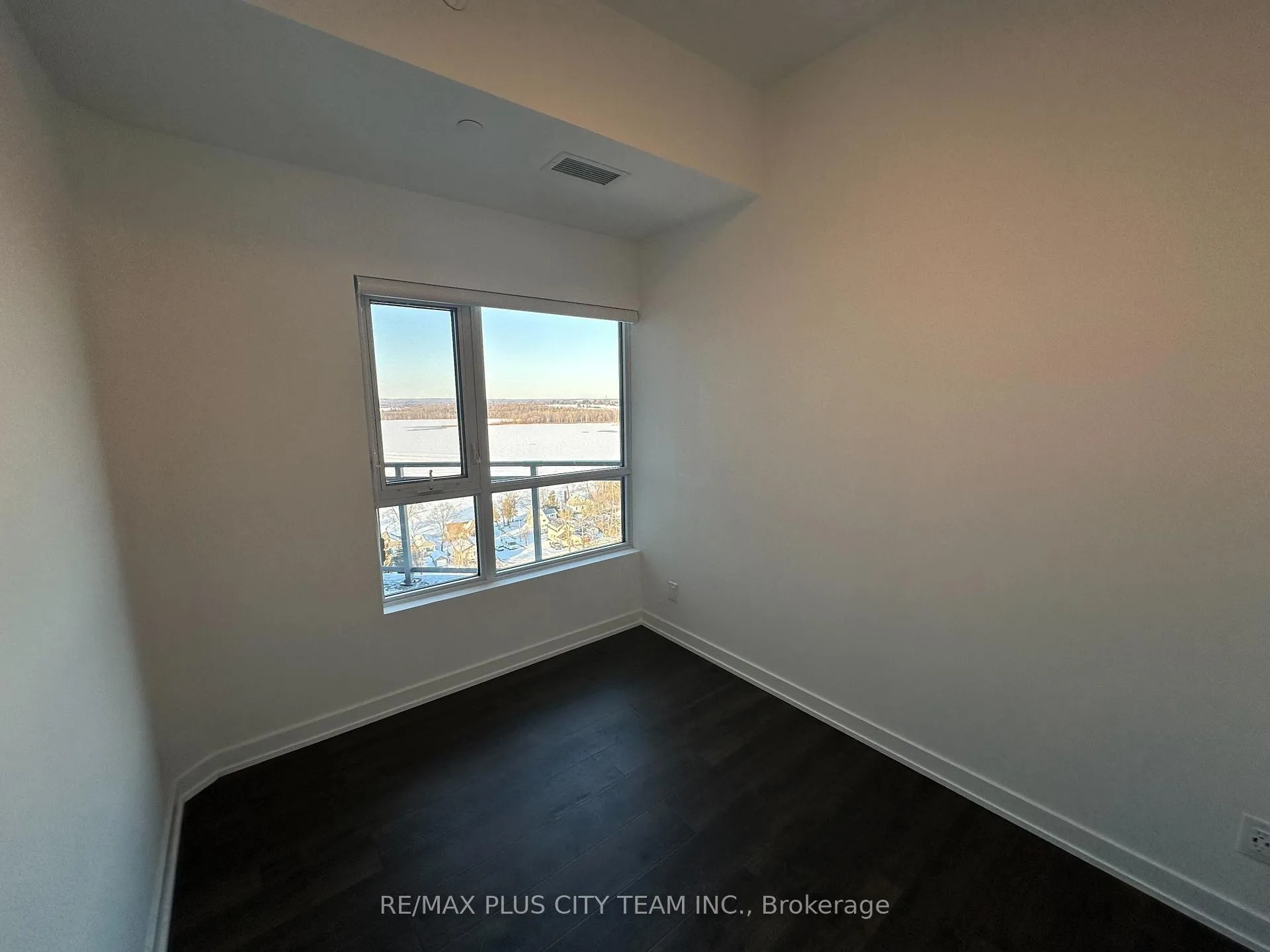 Photo 12 of Unit 1108, 56 Lakeside Terrace, Barrie, Little Lake — HOMEH