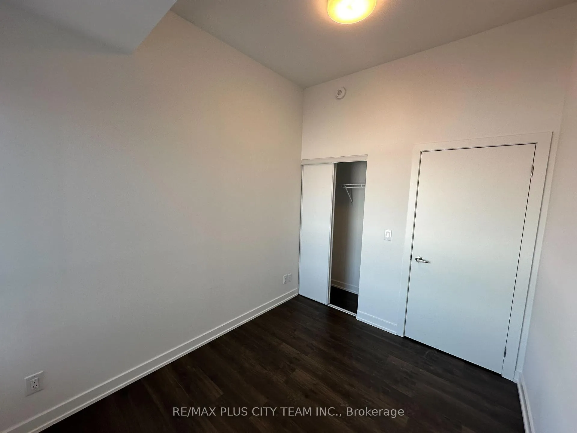 Photo 13 of Unit 1108, 56 Lakeside Terrace, Barrie, Little Lake — HOMEH
