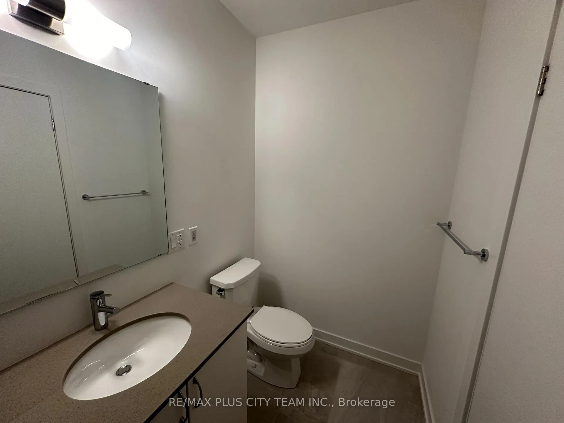 Photo 15 of Unit 1108, 56 Lakeside Terrace, Barrie, Little Lake — HOMEH
