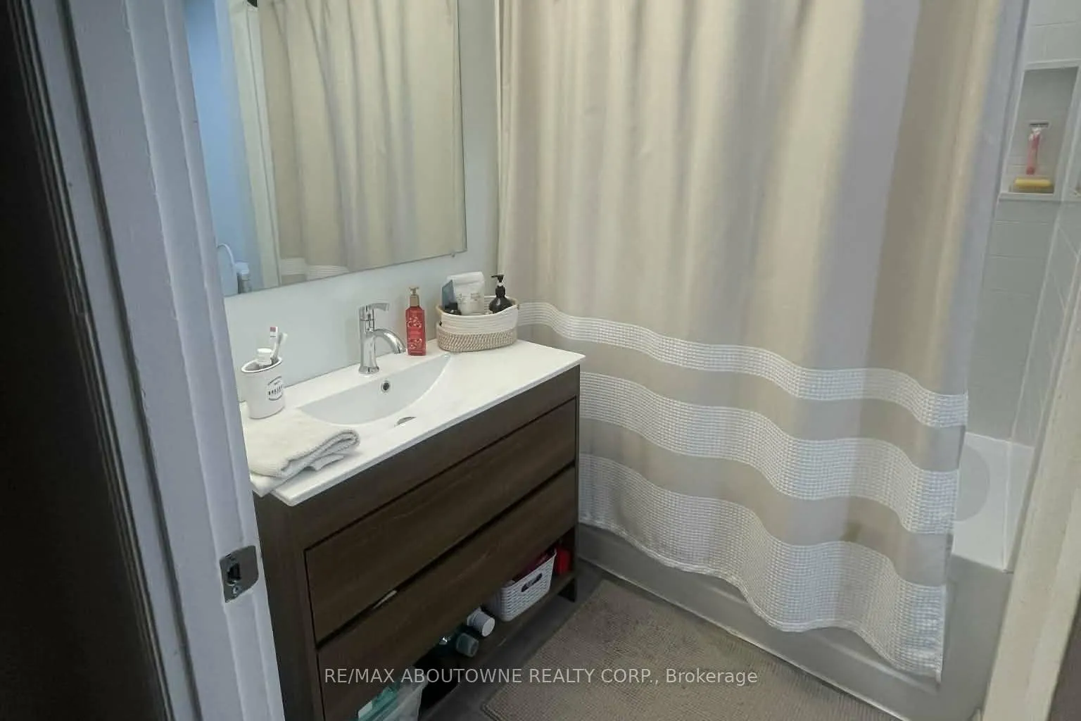 Photo 6 of 295 Queensdale Avenue E, Hamilton, Inch Park — HOMEH