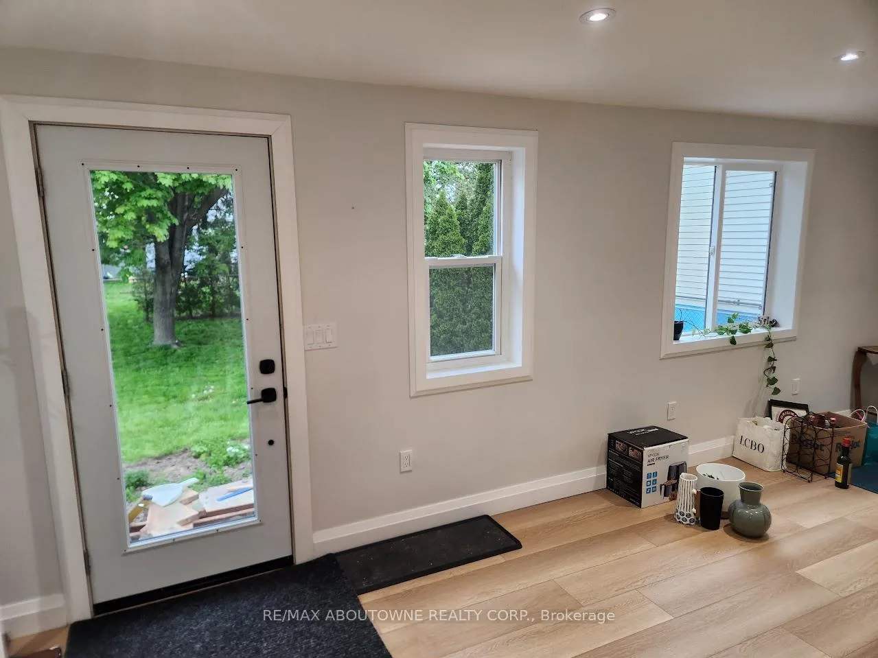 Photo 8 of 295 Queensdale Avenue E, Hamilton, Inch Park — HOMEH