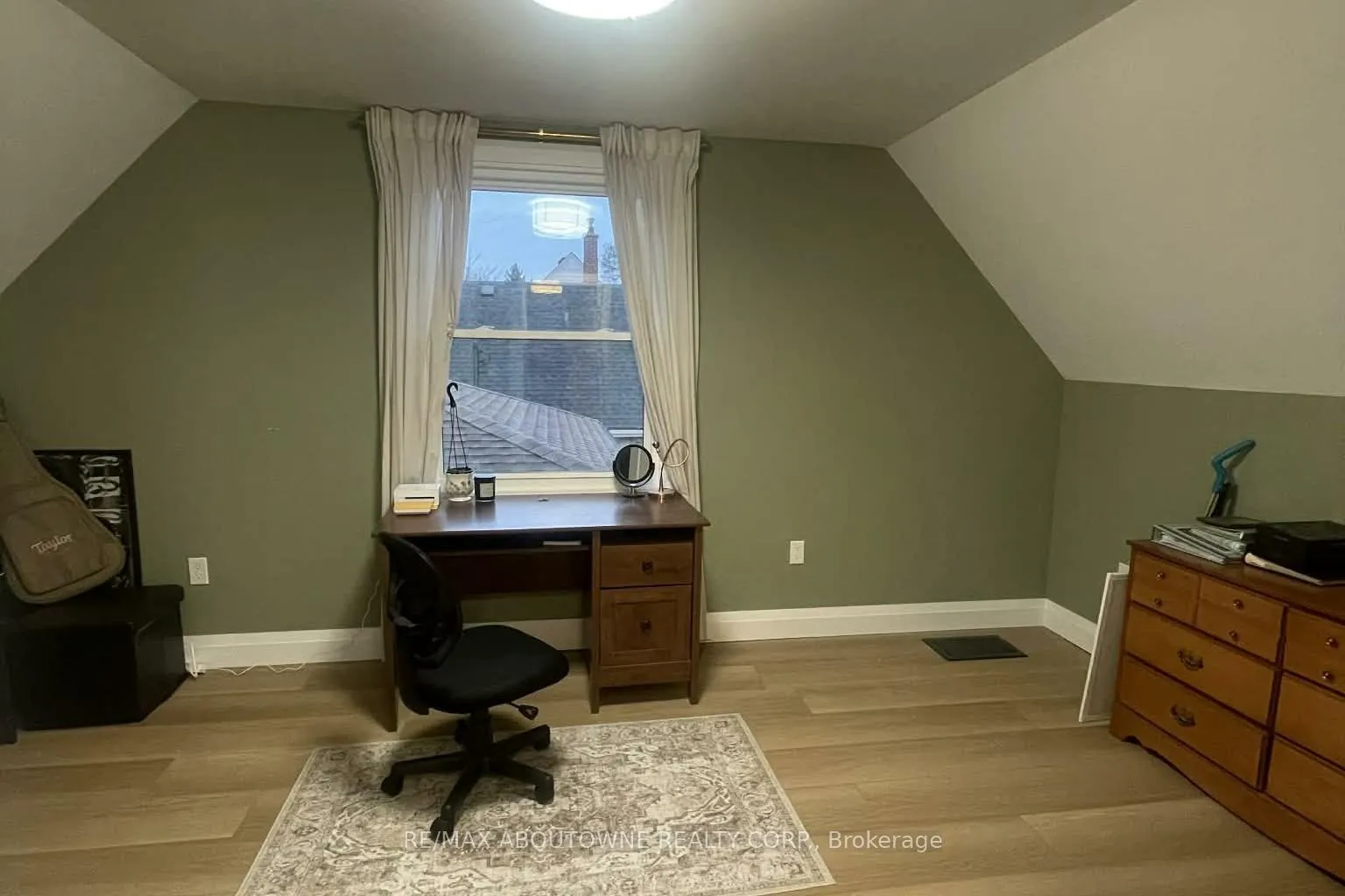 Photo 10 of 295 Queensdale Avenue E, Hamilton, Inch Park — HOMEH