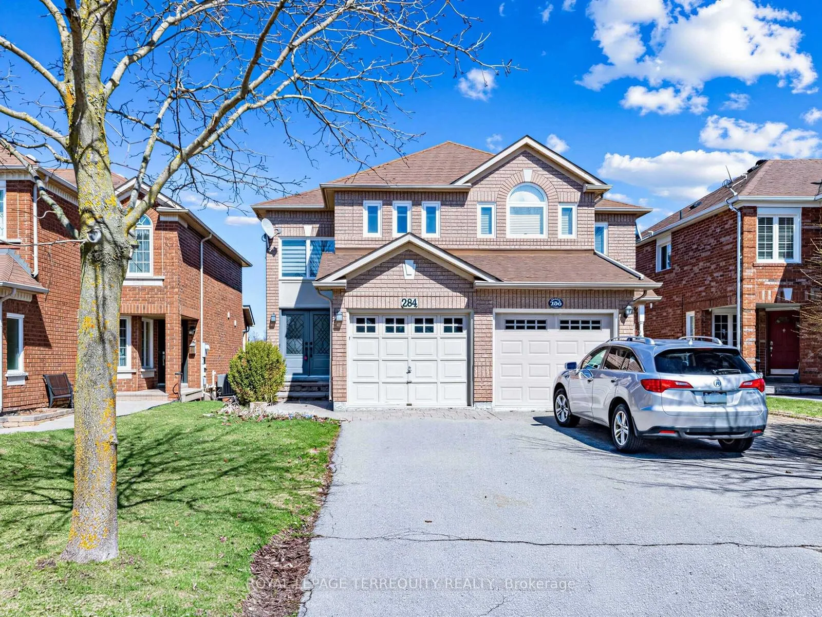 Photo 3 of 284 Pinnacle Trail, Aurora, Bayview Wellington — HOMEH