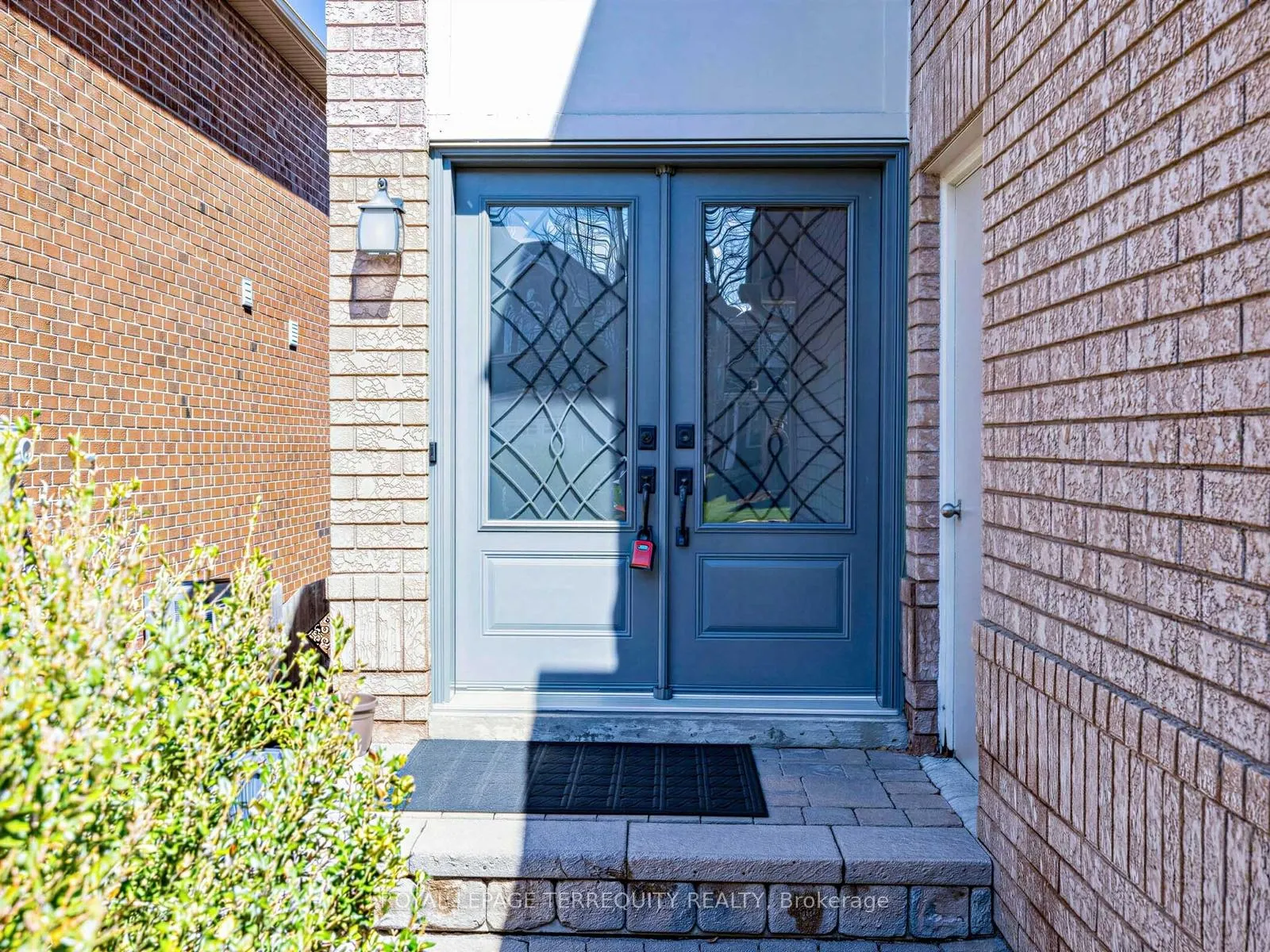 Photo 4 of 284 Pinnacle Trail, Aurora, Bayview Wellington — HOMEH