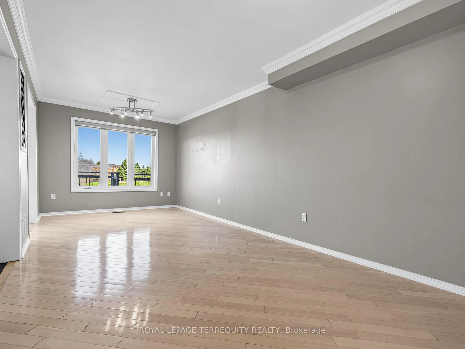 Photo 7 of 284 Pinnacle Trail, Aurora, Bayview Wellington — HOMEH