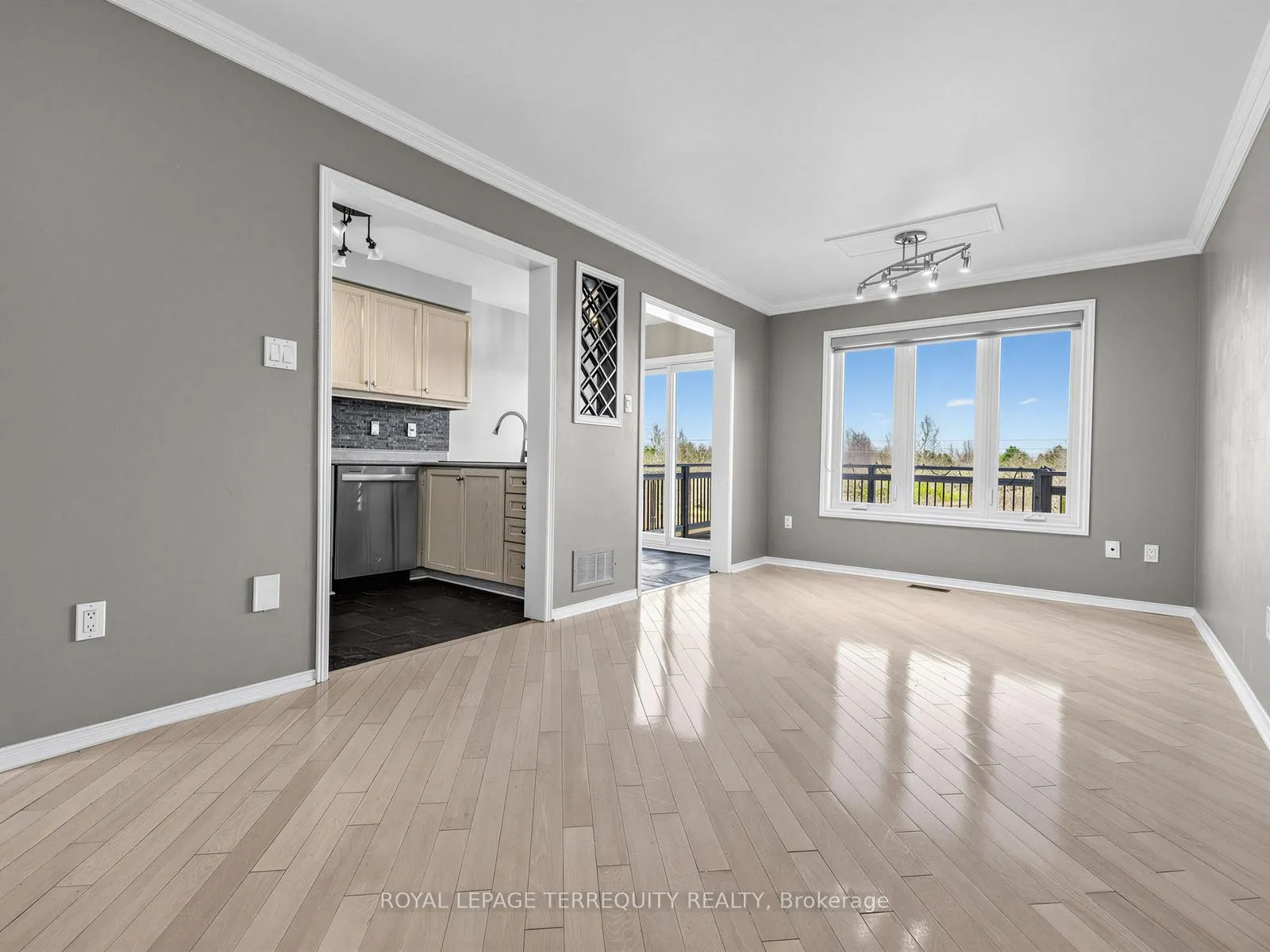 Photo 8 of 284 Pinnacle Trail, Aurora, Bayview Wellington — HOMEH