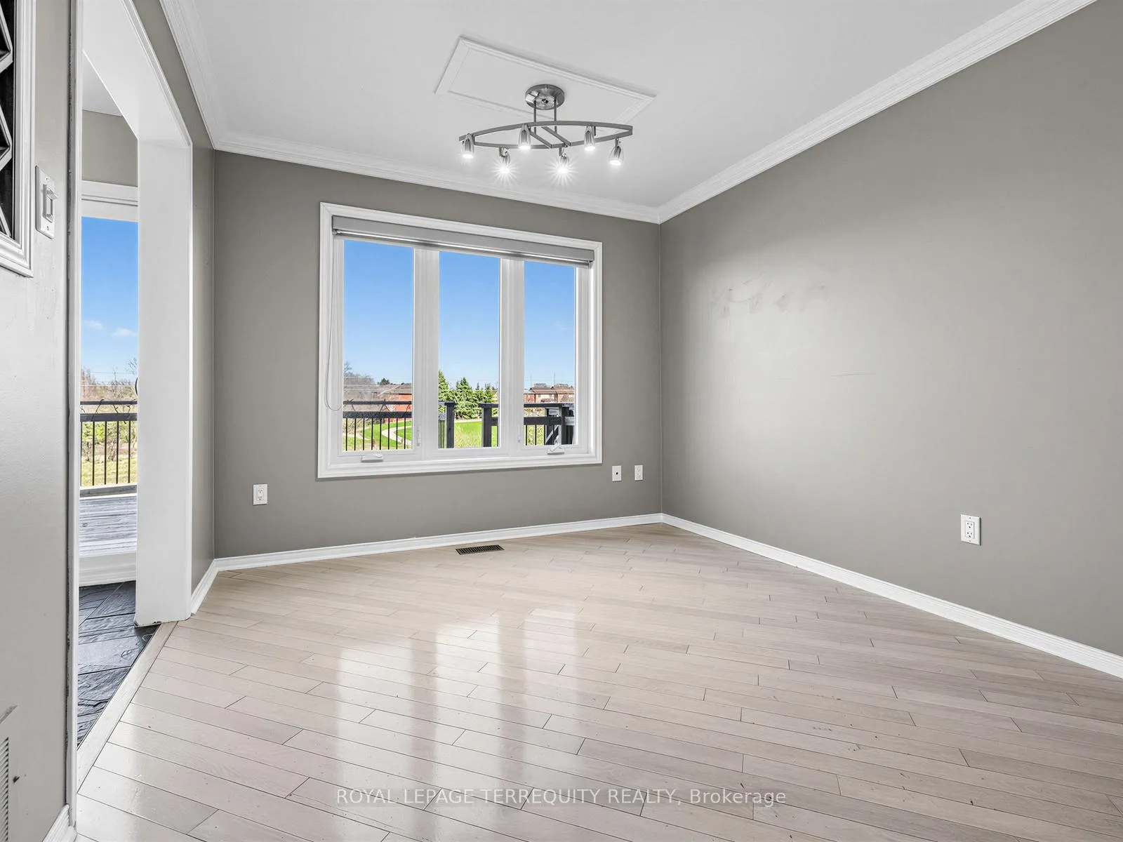 Photo 10 of 284 Pinnacle Trail, Aurora, Bayview Wellington — HOMEH