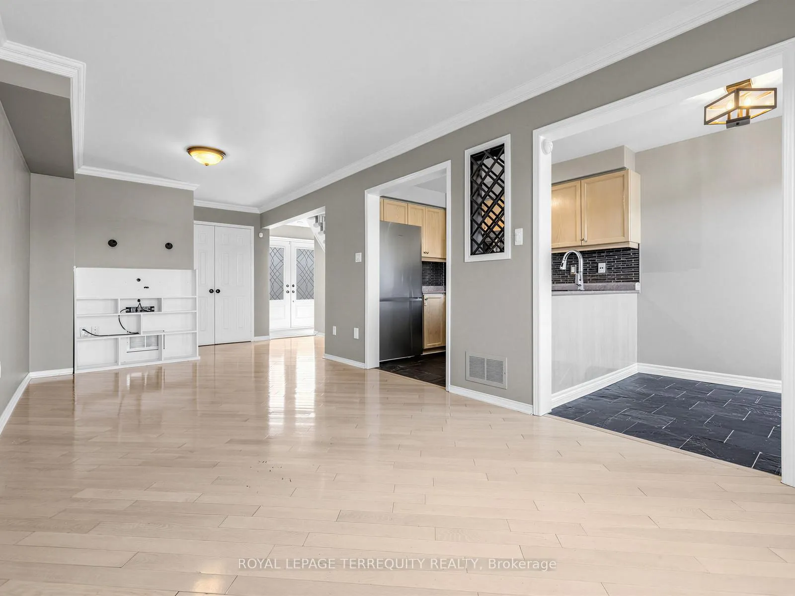 Photo 11 of 284 Pinnacle Trail, Aurora, Bayview Wellington — HOMEH