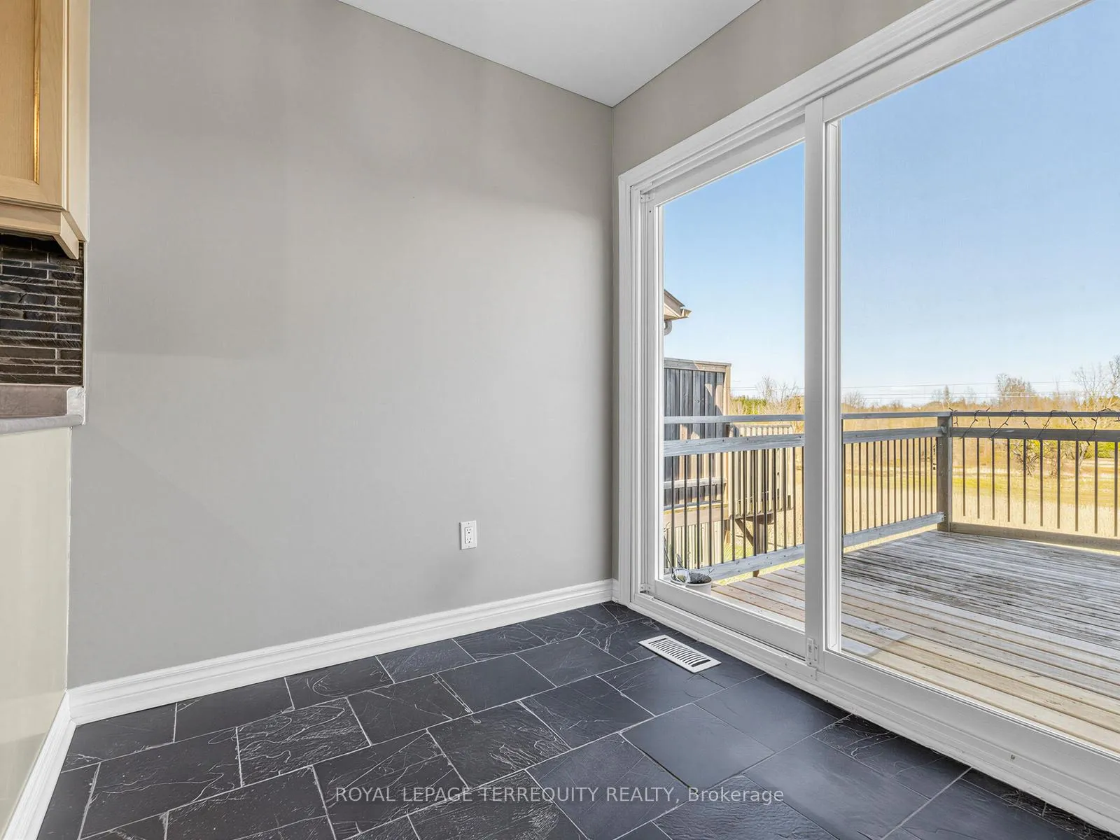 Photo 12 of 284 Pinnacle Trail, Aurora, Bayview Wellington — HOMEH
