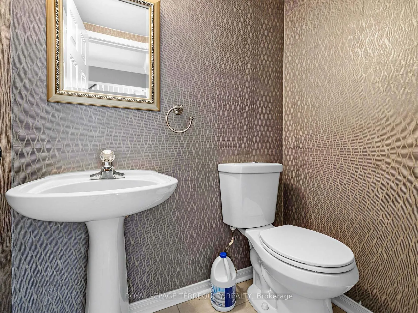 Photo 17 of 284 Pinnacle Trail, Aurora, Bayview Wellington — HOMEH