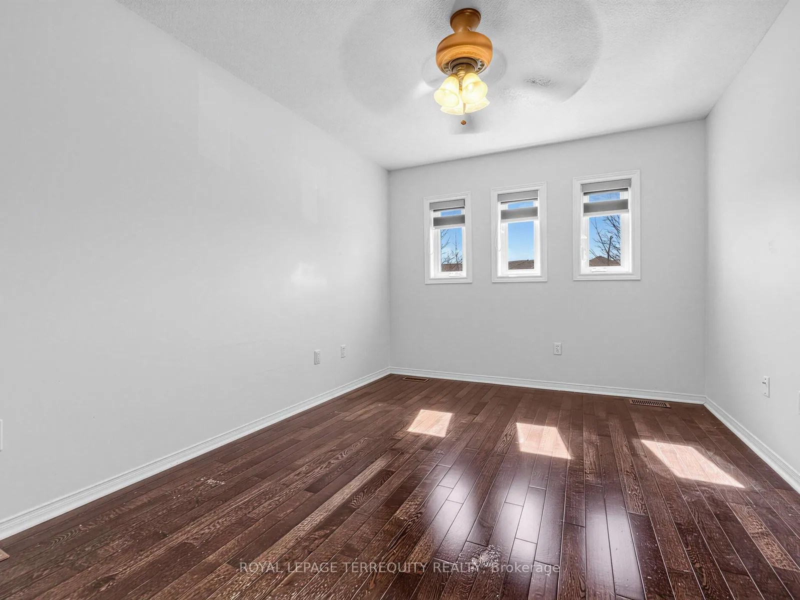 Photo 25 of 284 Pinnacle Trail, Aurora, Bayview Wellington — HOMEH