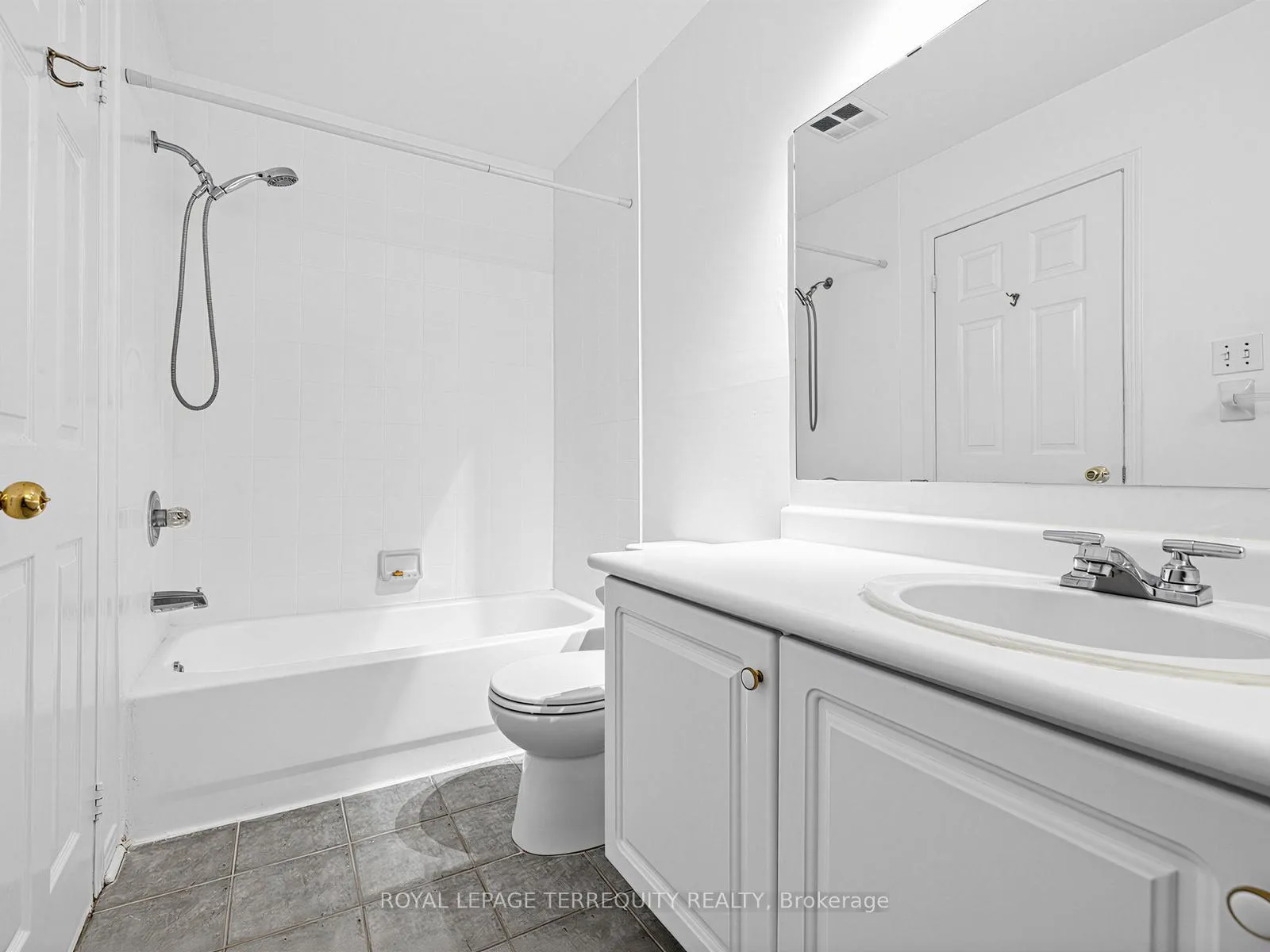 Photo 29 of 284 Pinnacle Trail, Aurora, Bayview Wellington — HOMEH