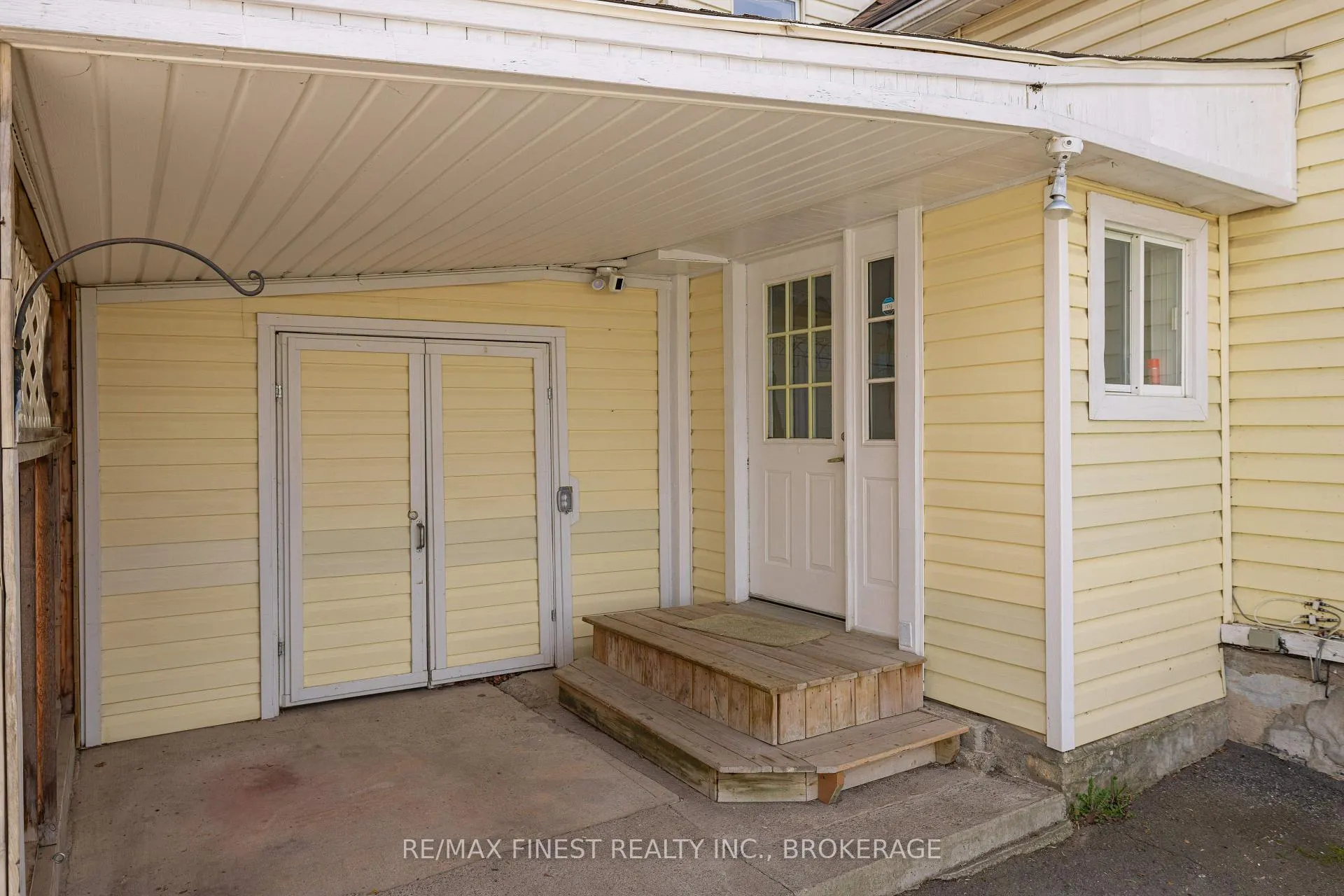 Photo 3 of 356 York Street, Kingston, East of Sir John A. Blvd — HOMEH