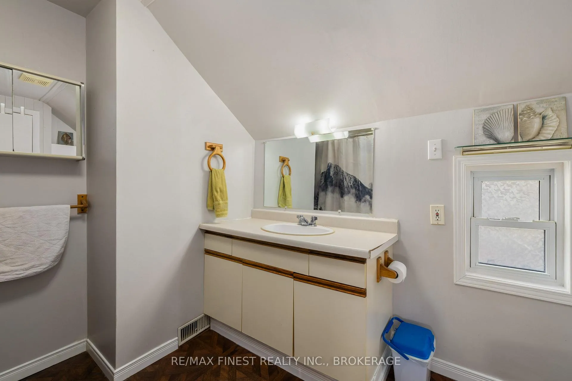 Photo 26 of 356 York Street, Kingston, East of Sir John A. Blvd — HOMEH