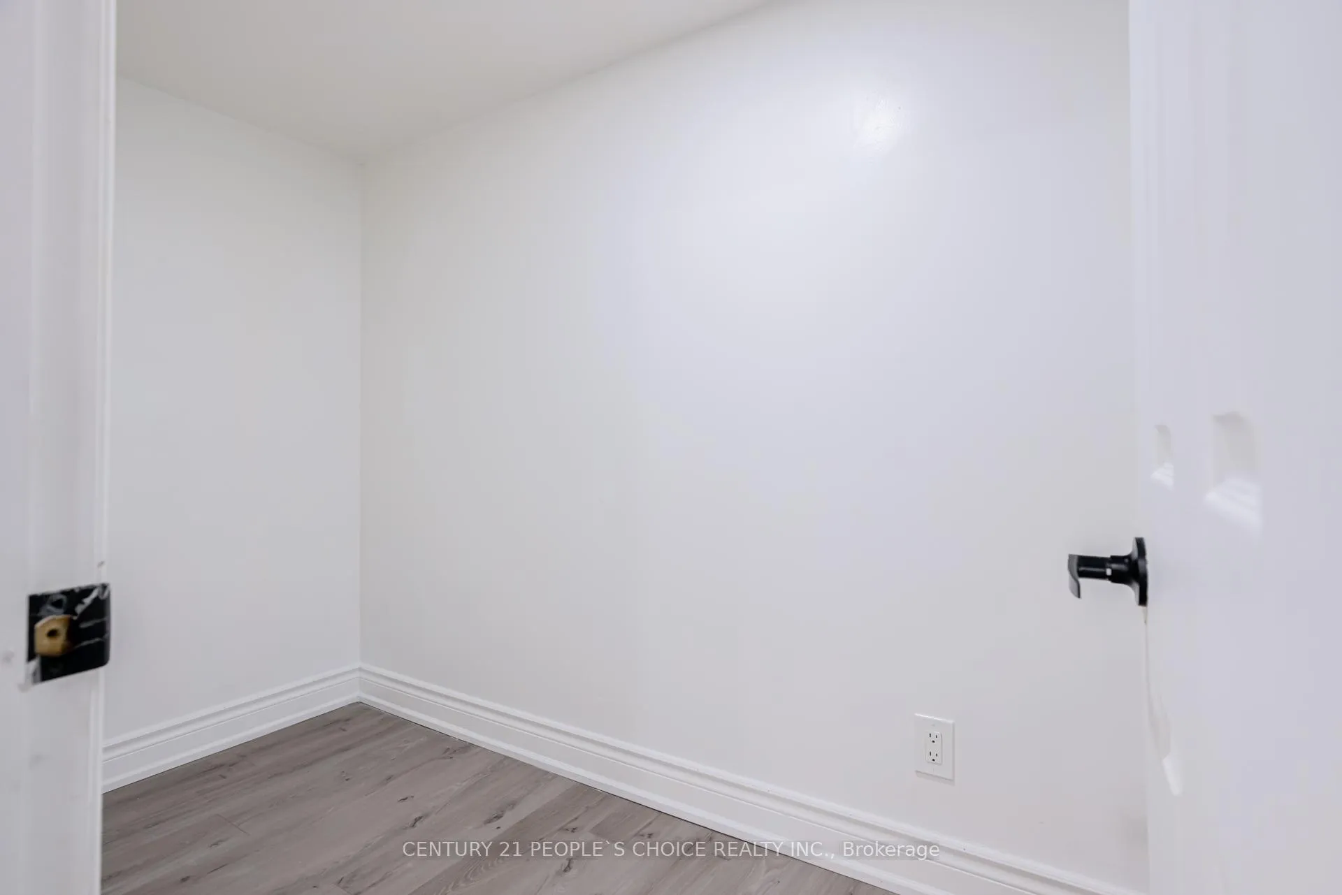Photo 37 of 33 Billings Street, Whitby, Downtown Whitby — HOMEH
