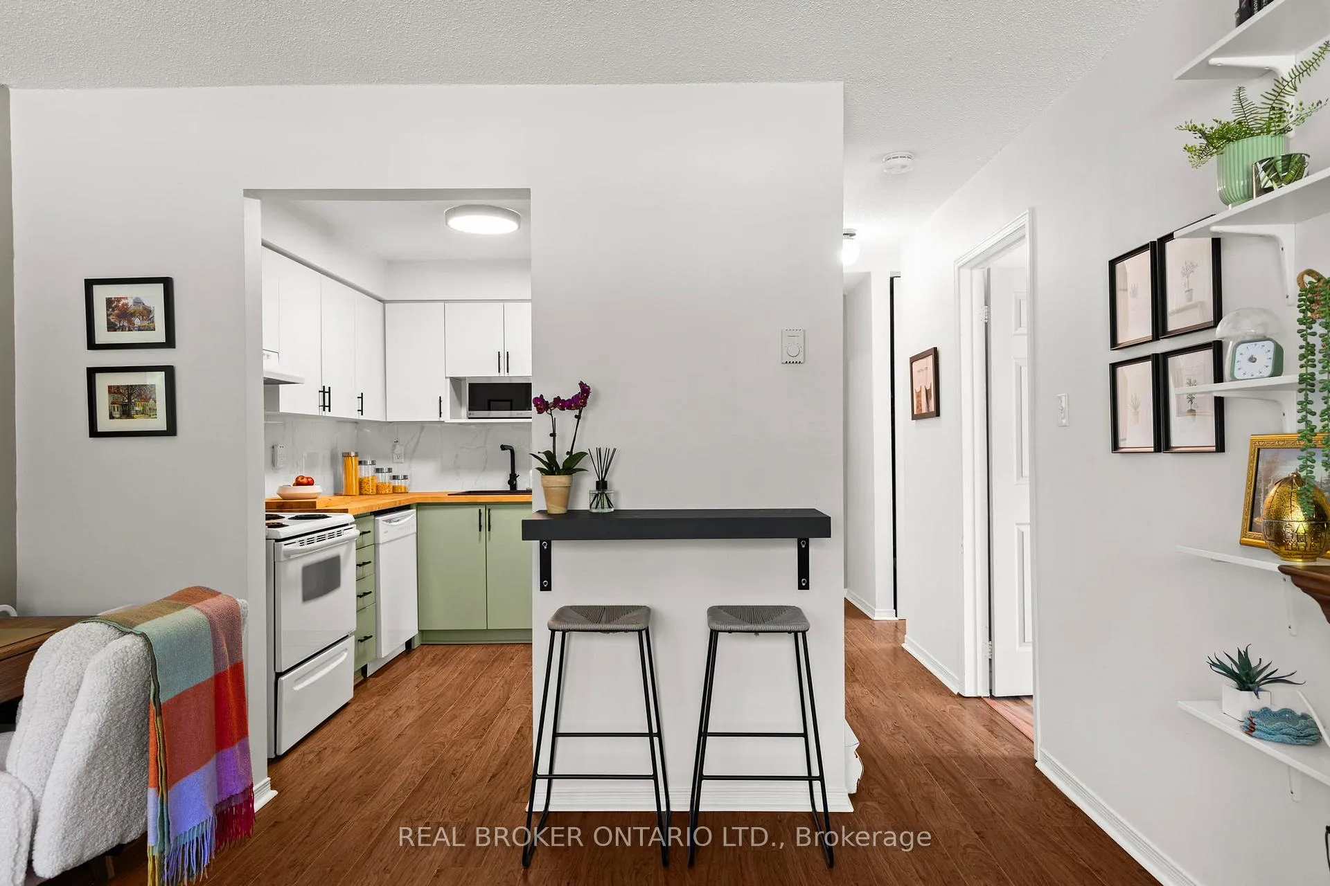 Photo 12 of Unit 5, 50 Loggers Run, Barrie, Ardagh — HOMEH