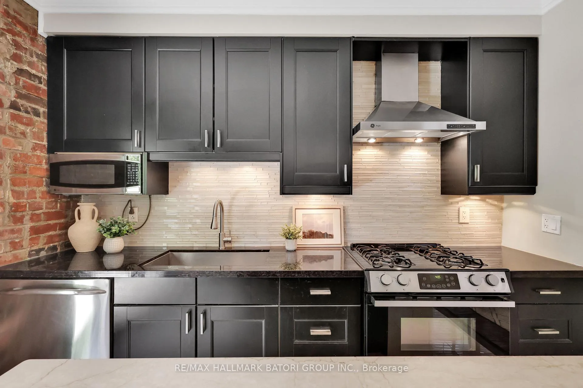 Photo 10 of 150 Briar Hill Avenue, Toronto, Lawrence Park South — HOMEH