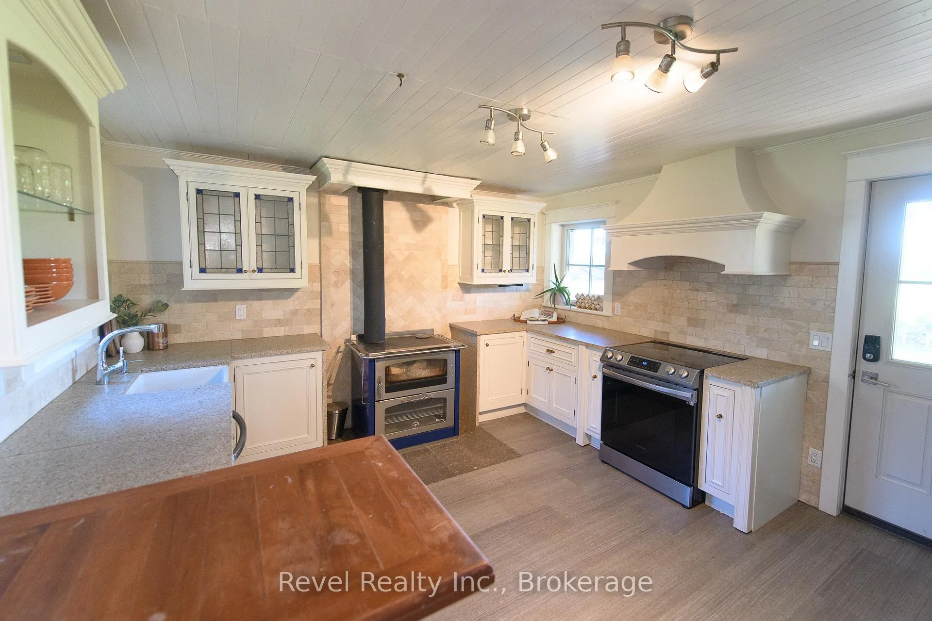 Photo 16 of 6905 Regent Street, Clearview, Rural Clearview — HOMEH