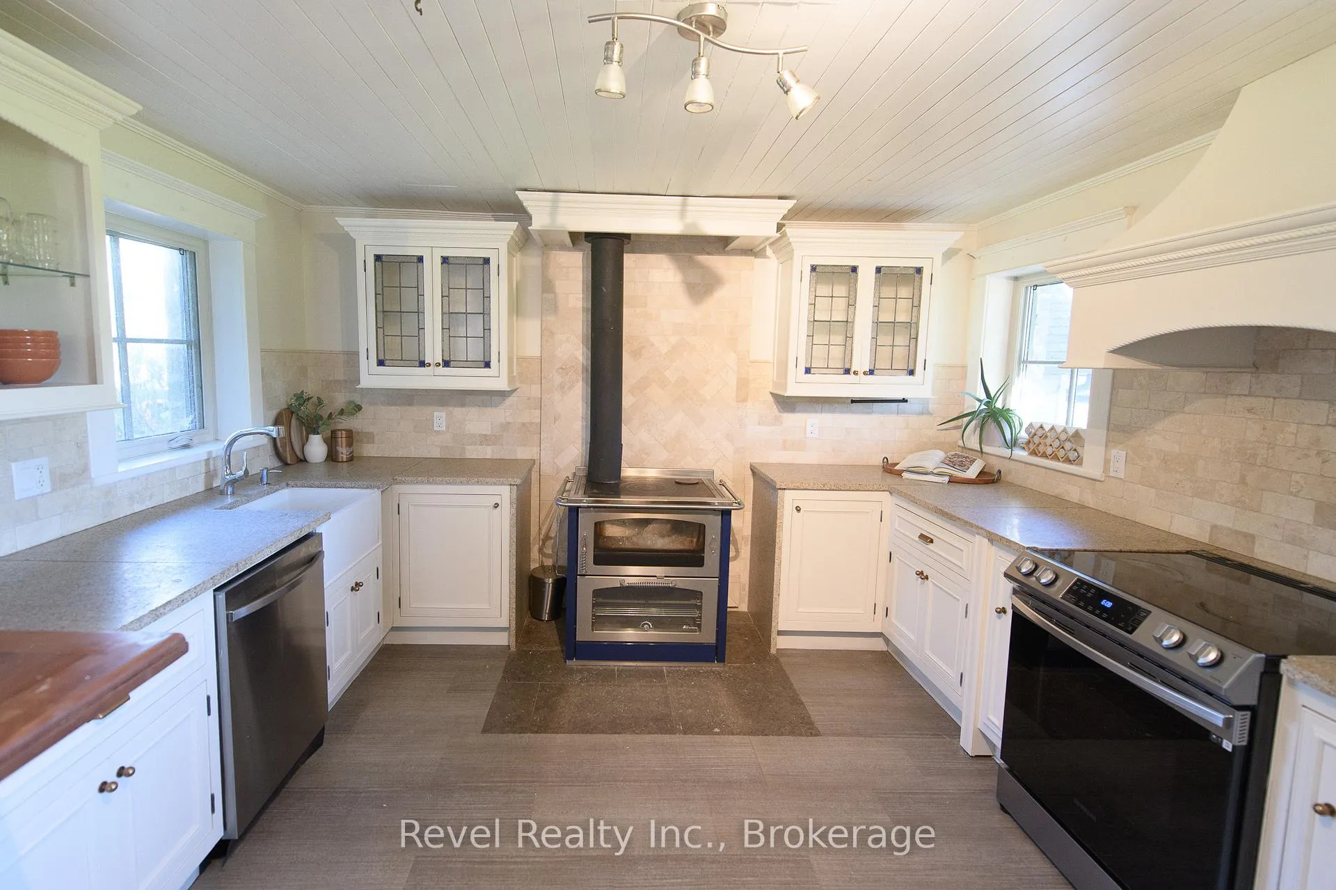 Photo 17 of 6905 Regent Street, Clearview, Rural Clearview — HOMEH