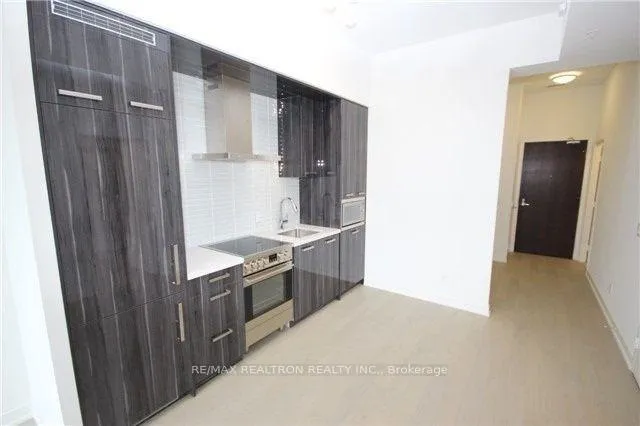 Photo 4 of Unit N1101, 120 Bayview Avenue, Toronto, Waterfront Communities — HOMEH