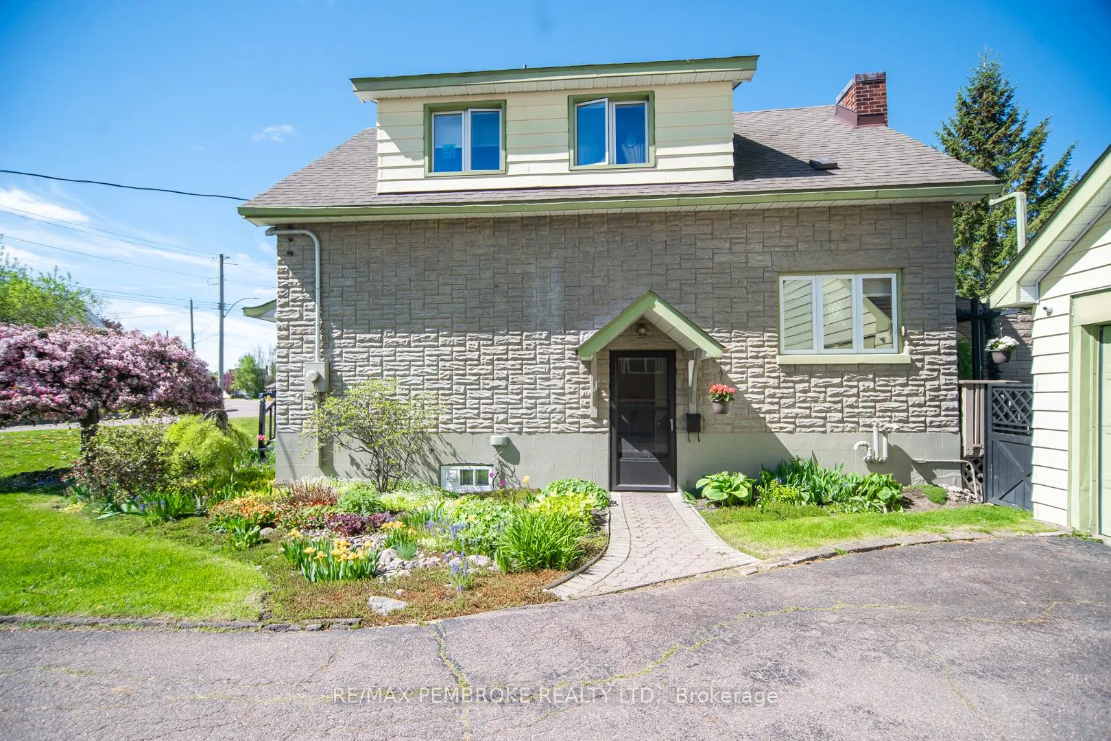 Photo 3 of 554 Eganville Road, Pembroke — HOMEH