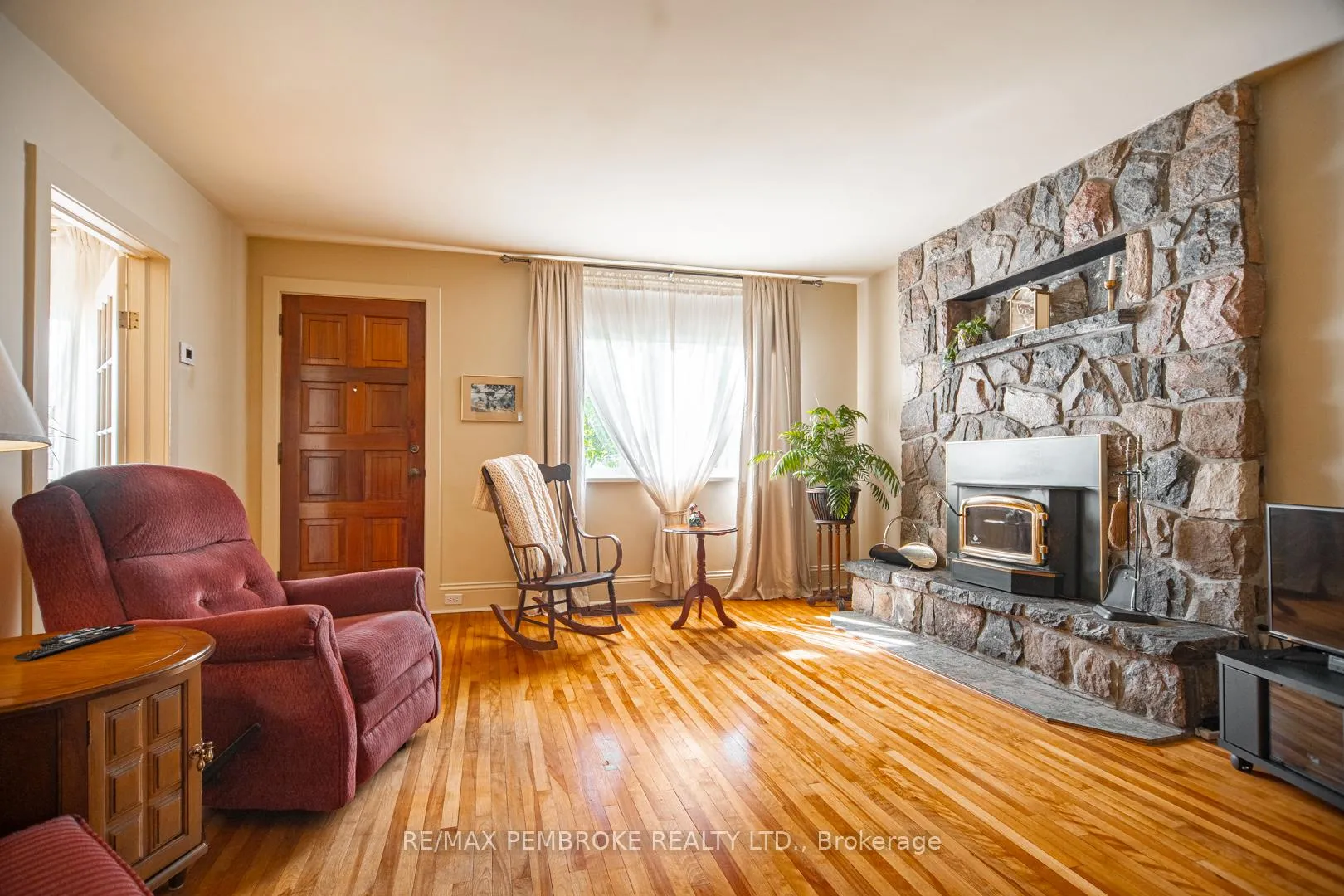 Photo 16 of 554 Eganville Road, Pembroke — HOMEH