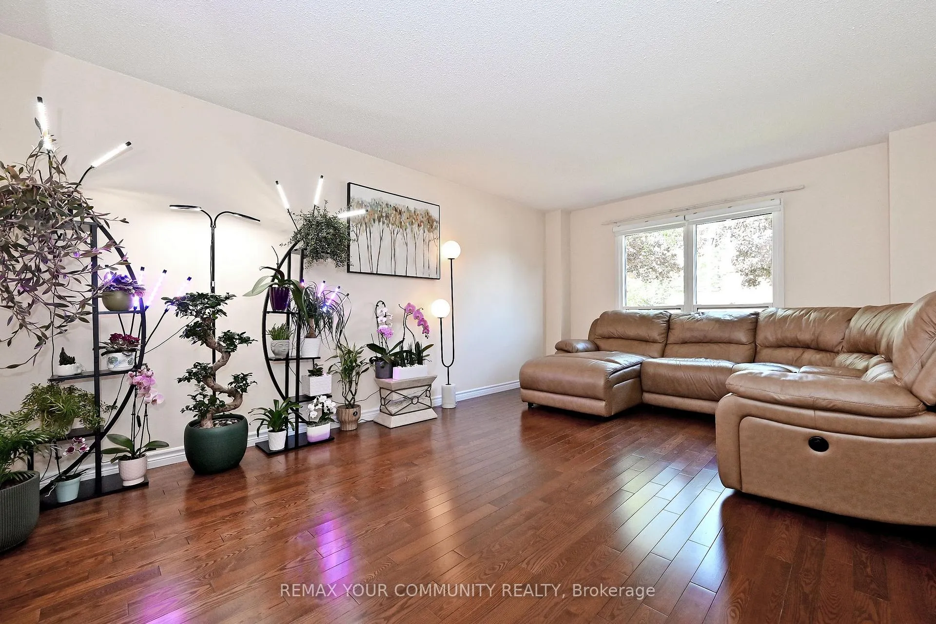 Photo 5 of 48 Haskell Crescent, Aurora, Aurora Highlands — HOMEH
