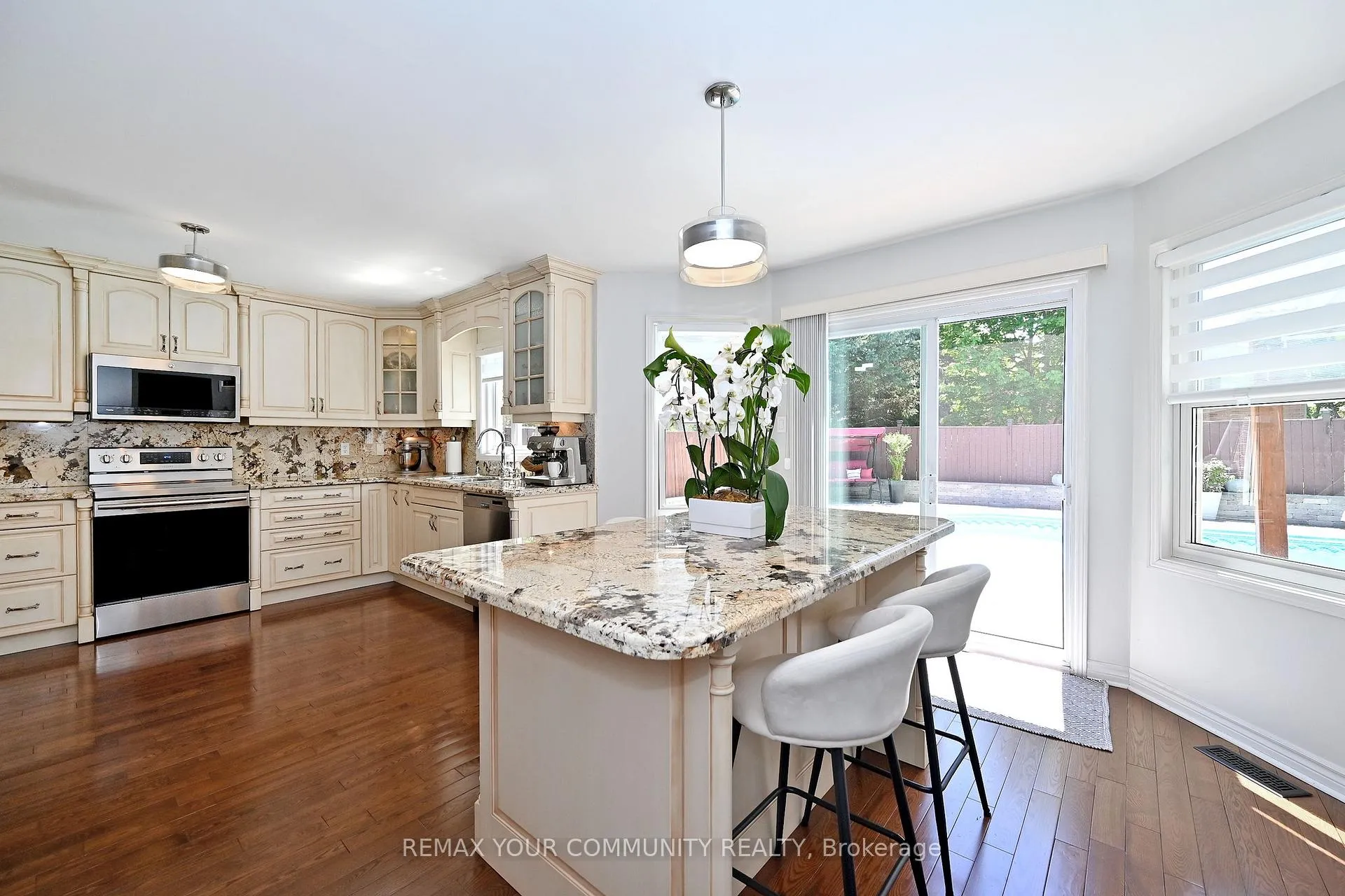 Photo 7 of 48 Haskell Crescent, Aurora, Aurora Highlands — HOMEH