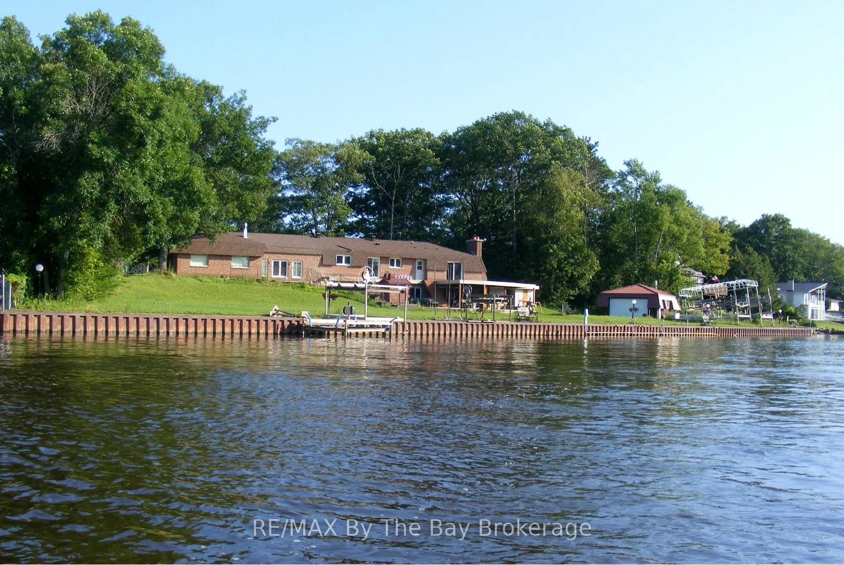 Photo 6 of 10 Edgewater Road, Wasaga Beach — HOMEH