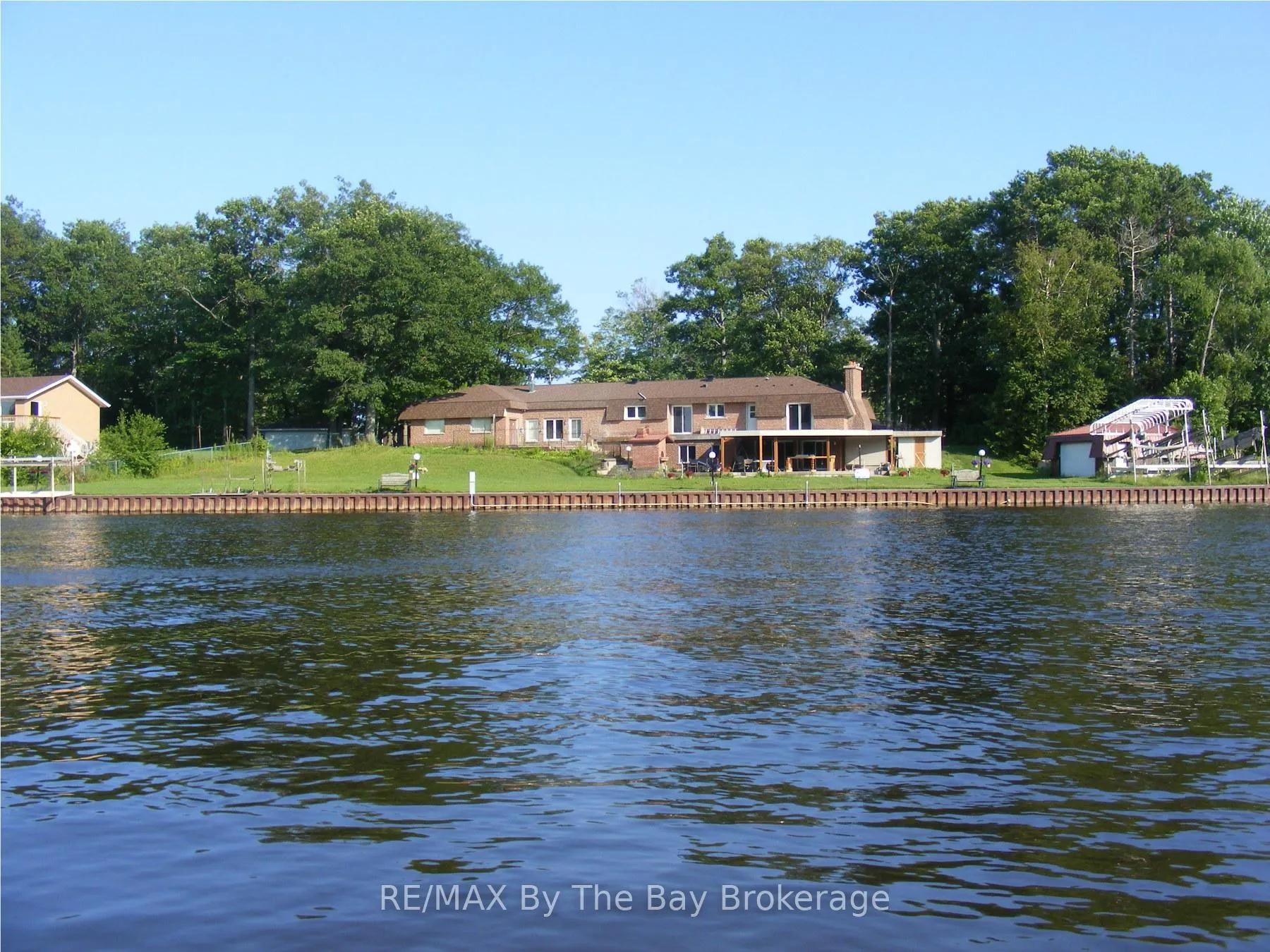 Photo 8 of 10 Edgewater Road, Wasaga Beach — HOMEH