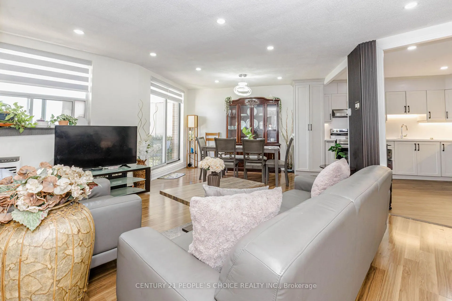 Photo 13 of Unit 906, 3577 Derry Road E, Mississauga, Malton — HOMEH