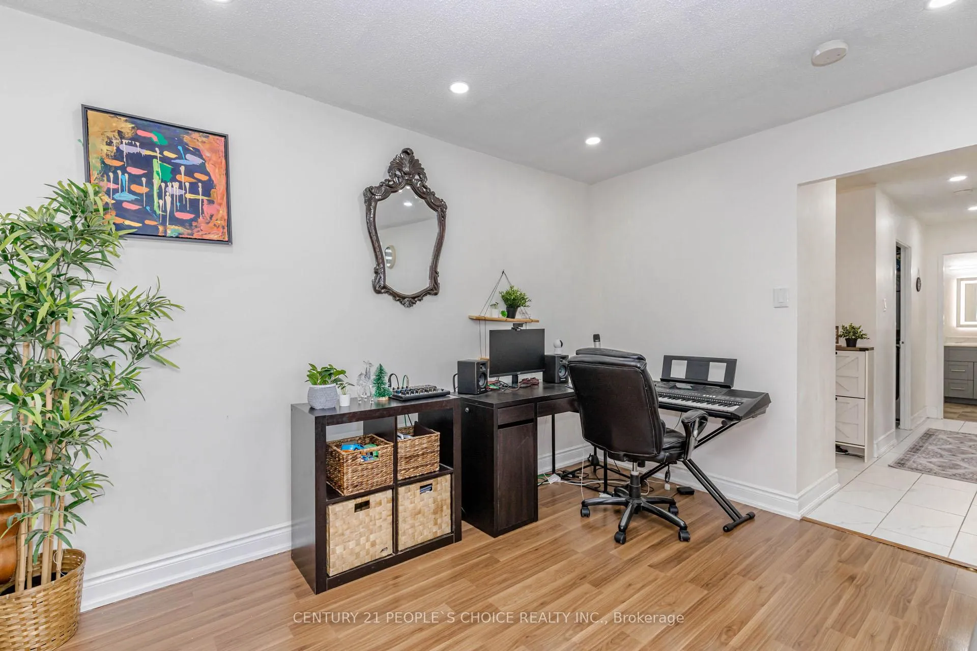 Photo 15 of Unit 906, 3577 Derry Road E, Mississauga, Malton — HOMEH