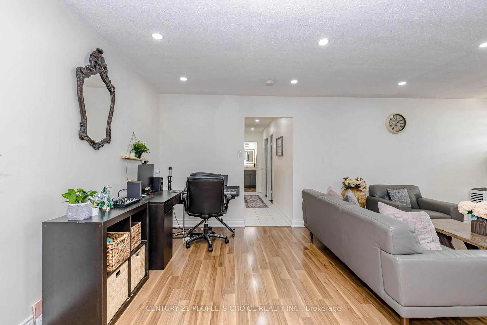 Photo 16 of Unit 906, 3577 Derry Road E, Mississauga, Malton — HOMEH