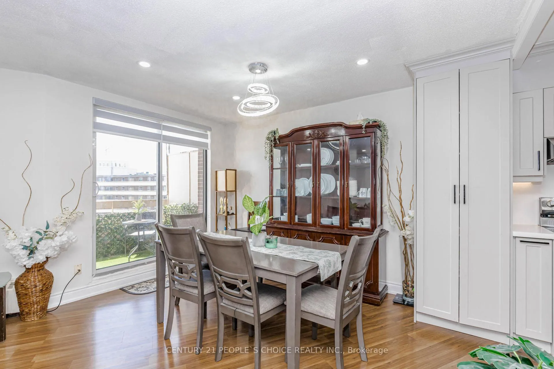 Photo 18 of Unit 906, 3577 Derry Road E, Mississauga, Malton — HOMEH