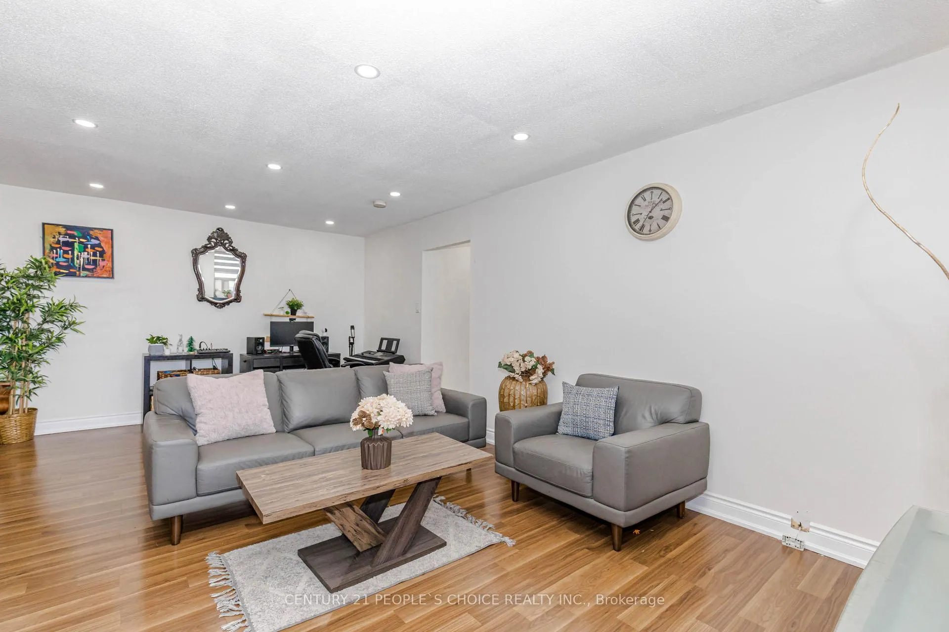 Photo 19 of Unit 906, 3577 Derry Road E, Mississauga, Malton — HOMEH