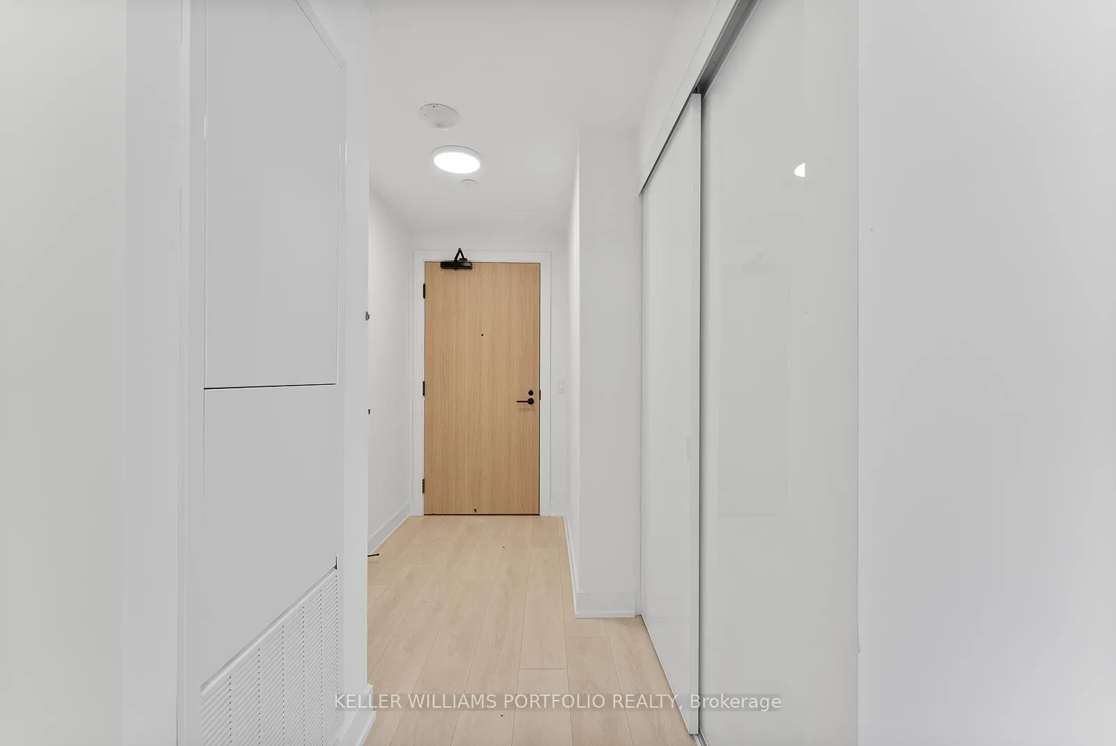 Photo 4 of Unit 3910, 35 Mercer Street, Toronto, Waterfront Communities — HOMEH