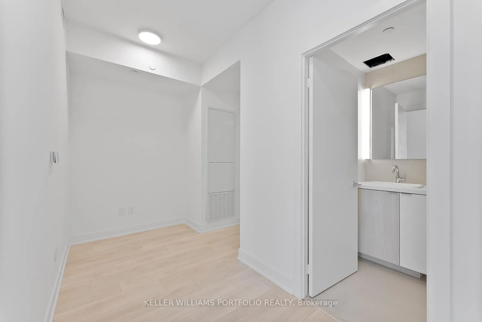 Photo 6 of Unit 3910, 35 Mercer Street, Toronto, Waterfront Communities — HOMEH