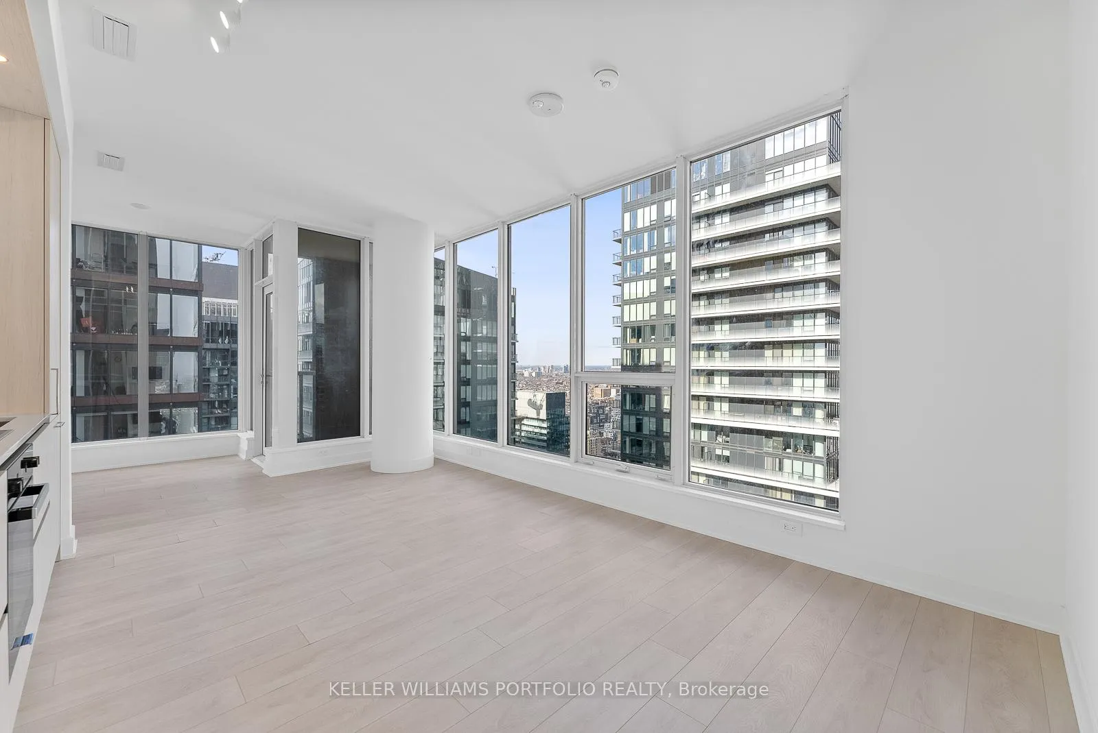 Photo 7 of Unit 3910, 35 Mercer Street, Toronto, Waterfront Communities — HOMEH