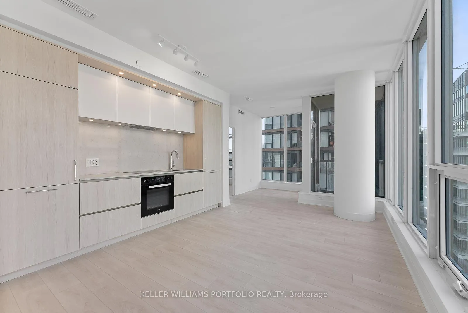 Photo 8 of Unit 3910, 35 Mercer Street, Toronto, Waterfront Communities — HOMEH